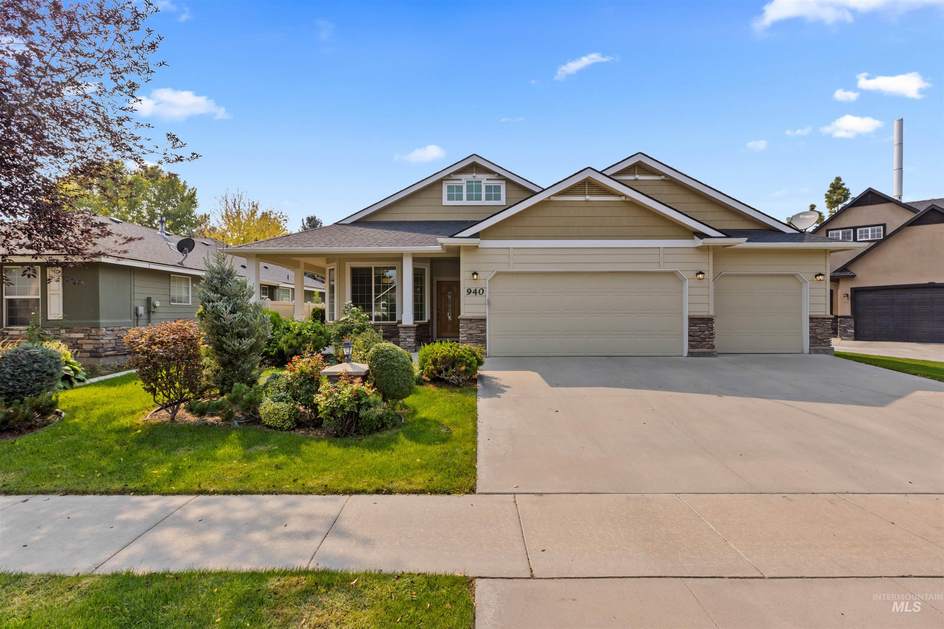 940 W Heather Woods Dr