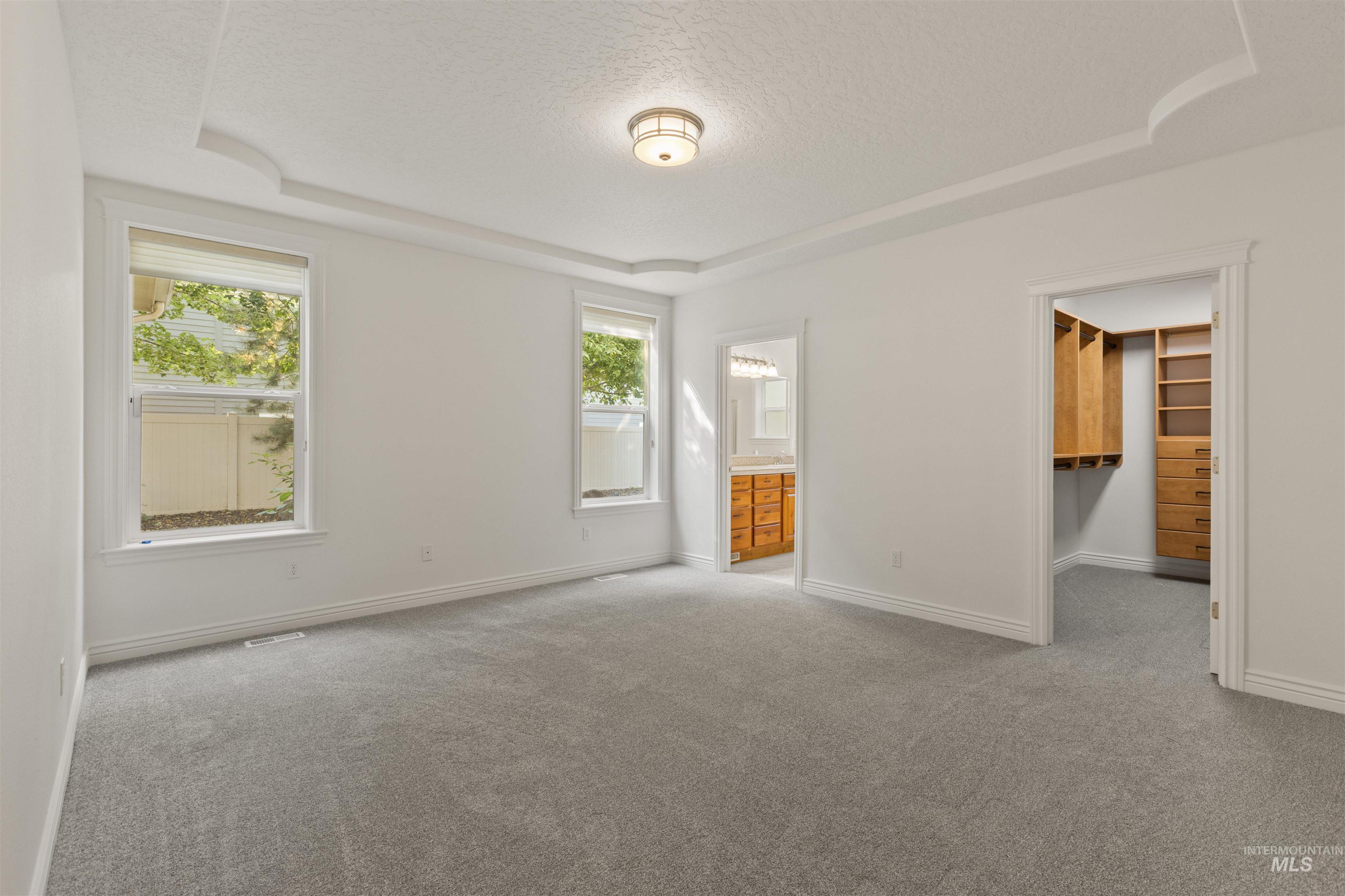 940 W Heather Woods Dr