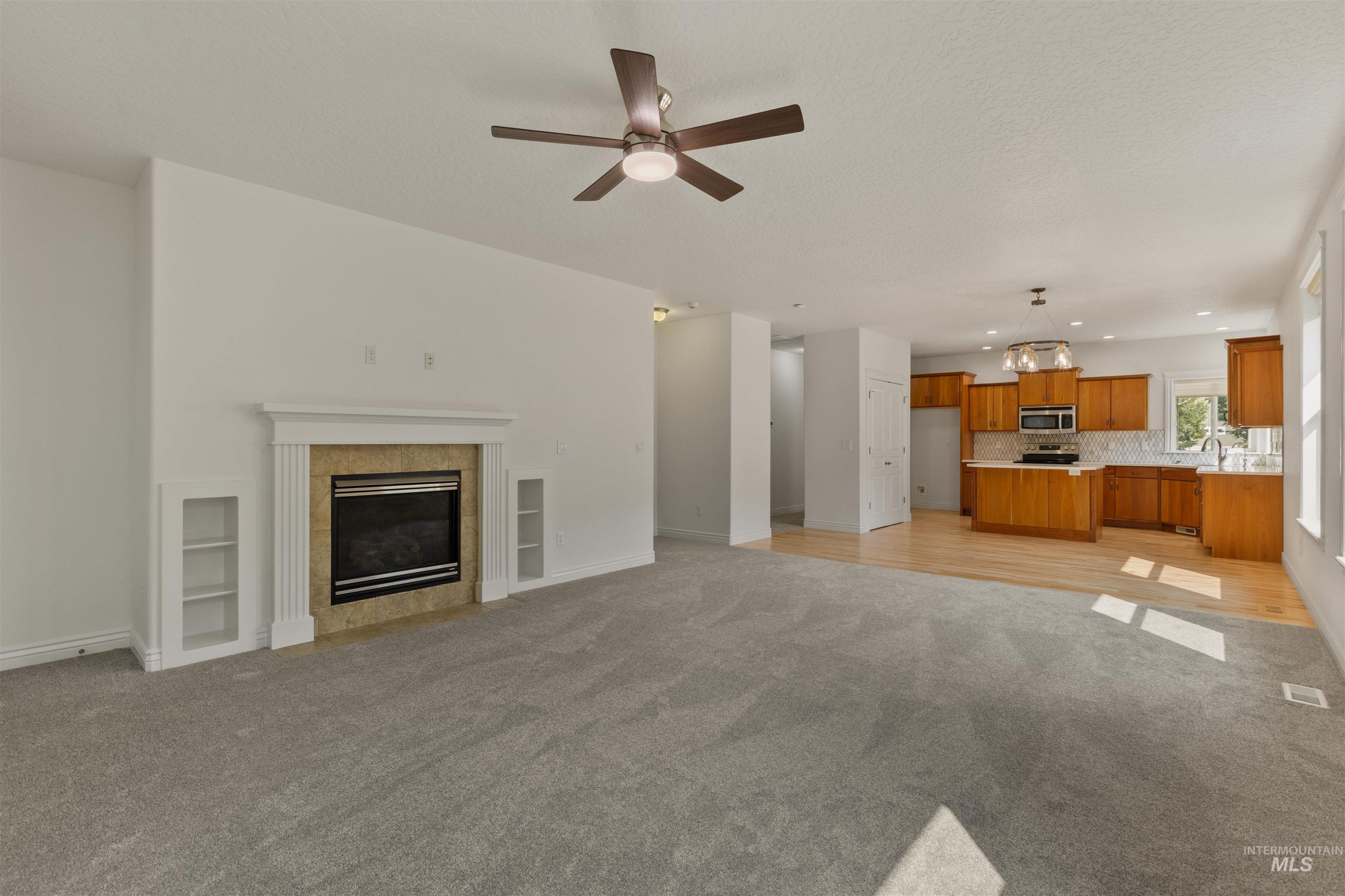 940 W Heather Woods Dr
