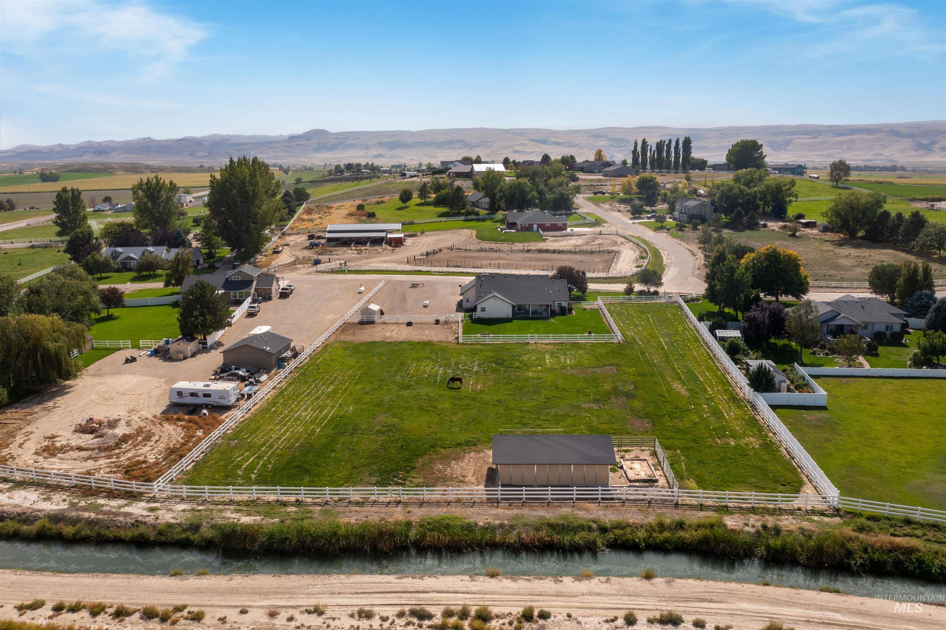 5996 Whispering Hills Dr