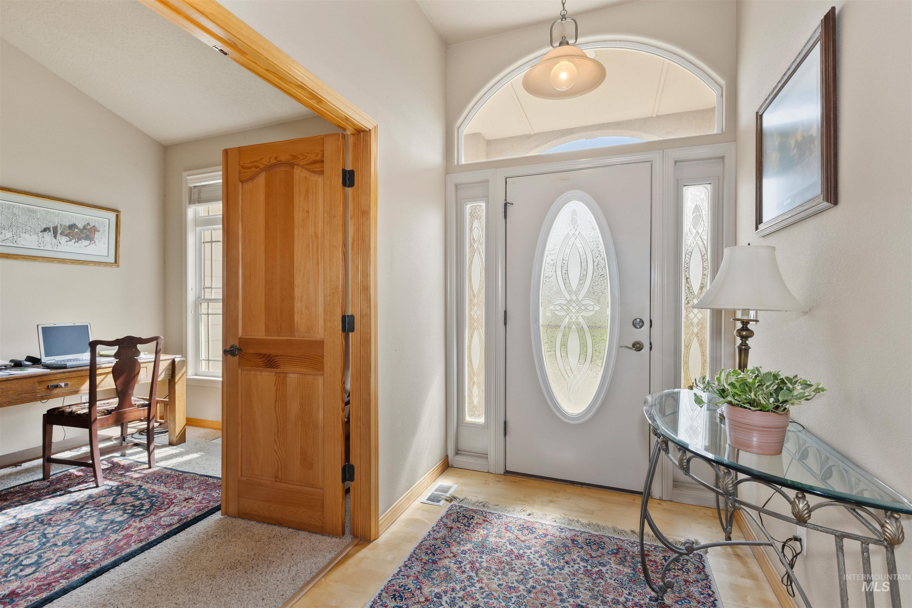 5996 Whispering Hills Dr