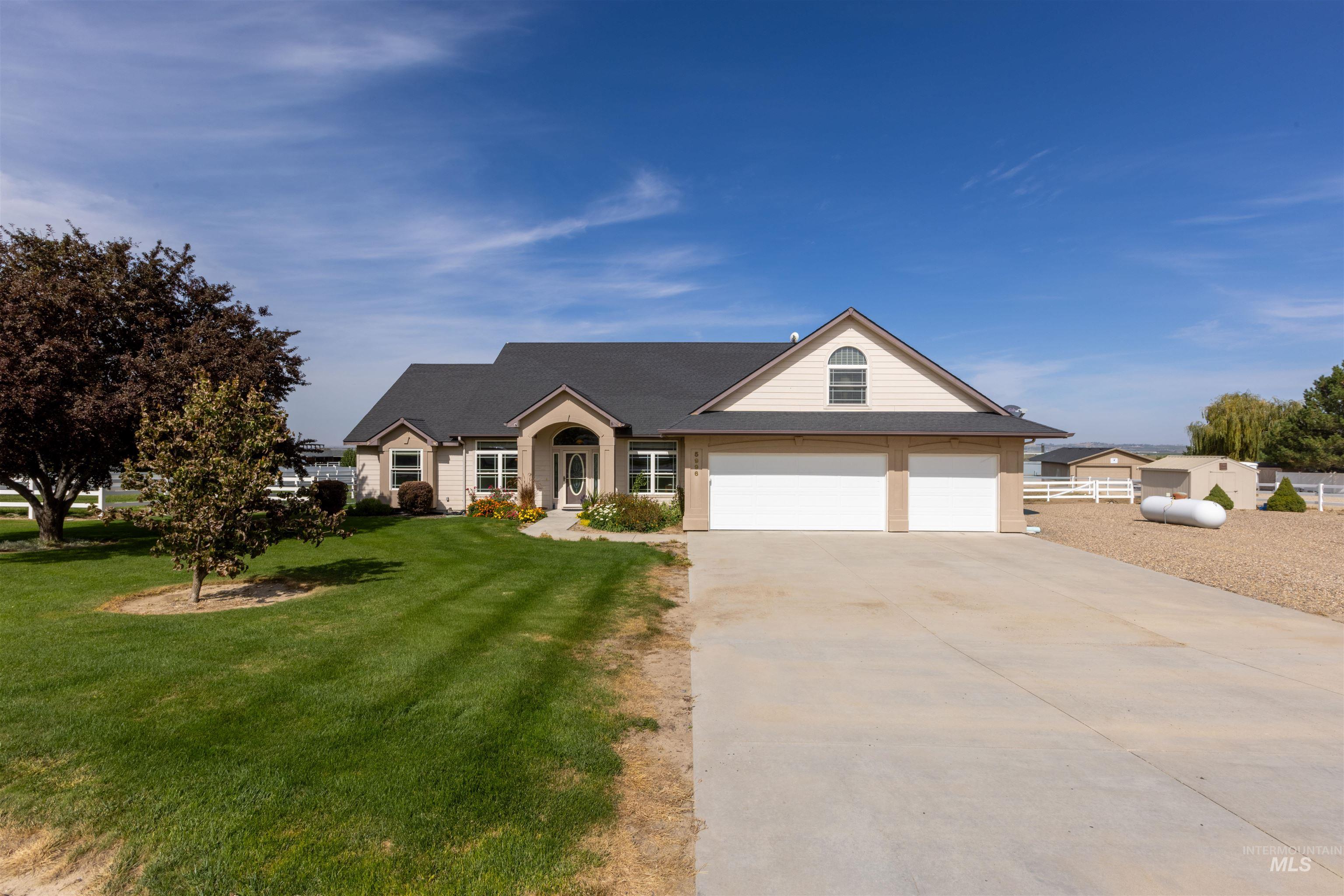 5996 Whispering Hills Dr