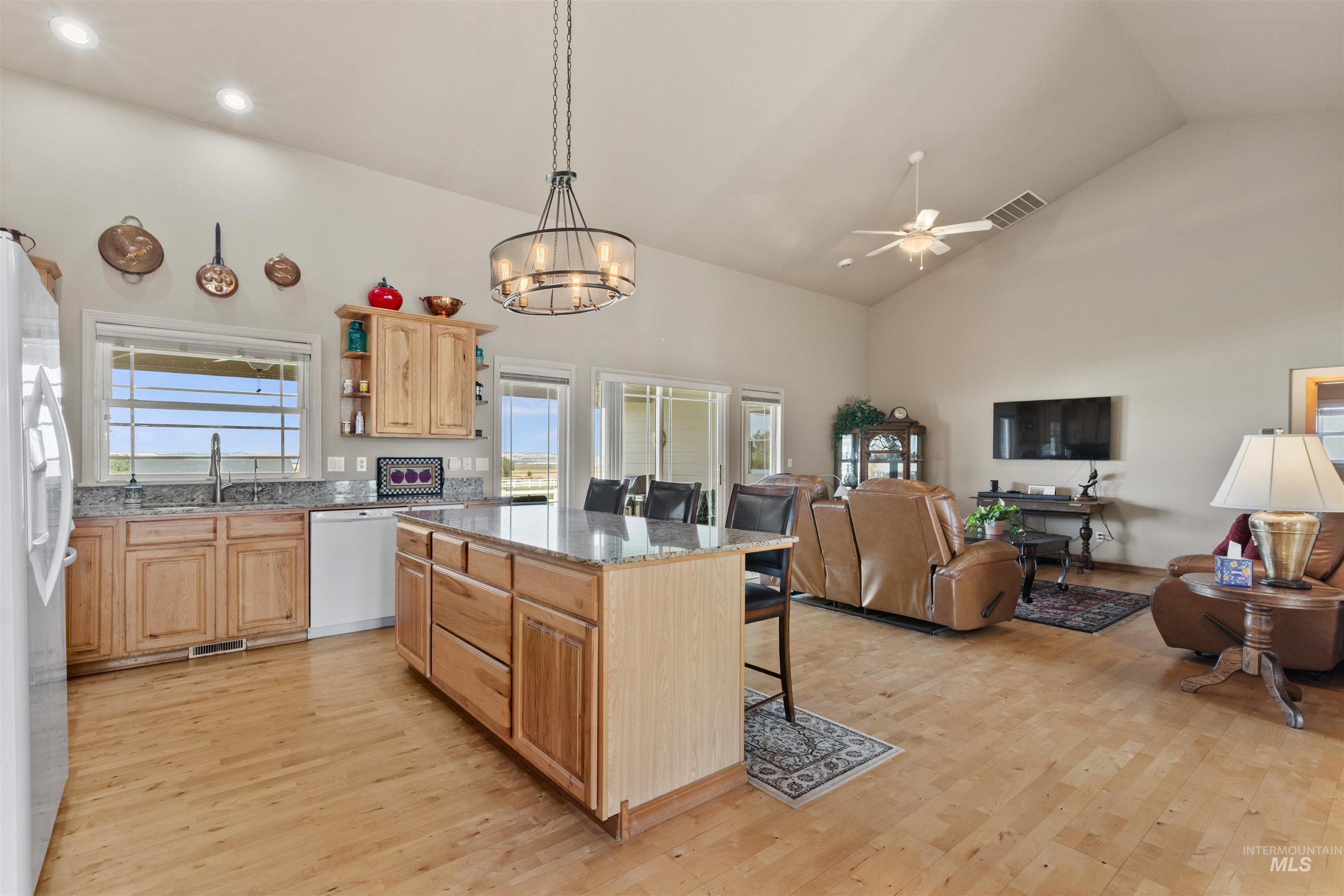 5996 Whispering Hills Dr