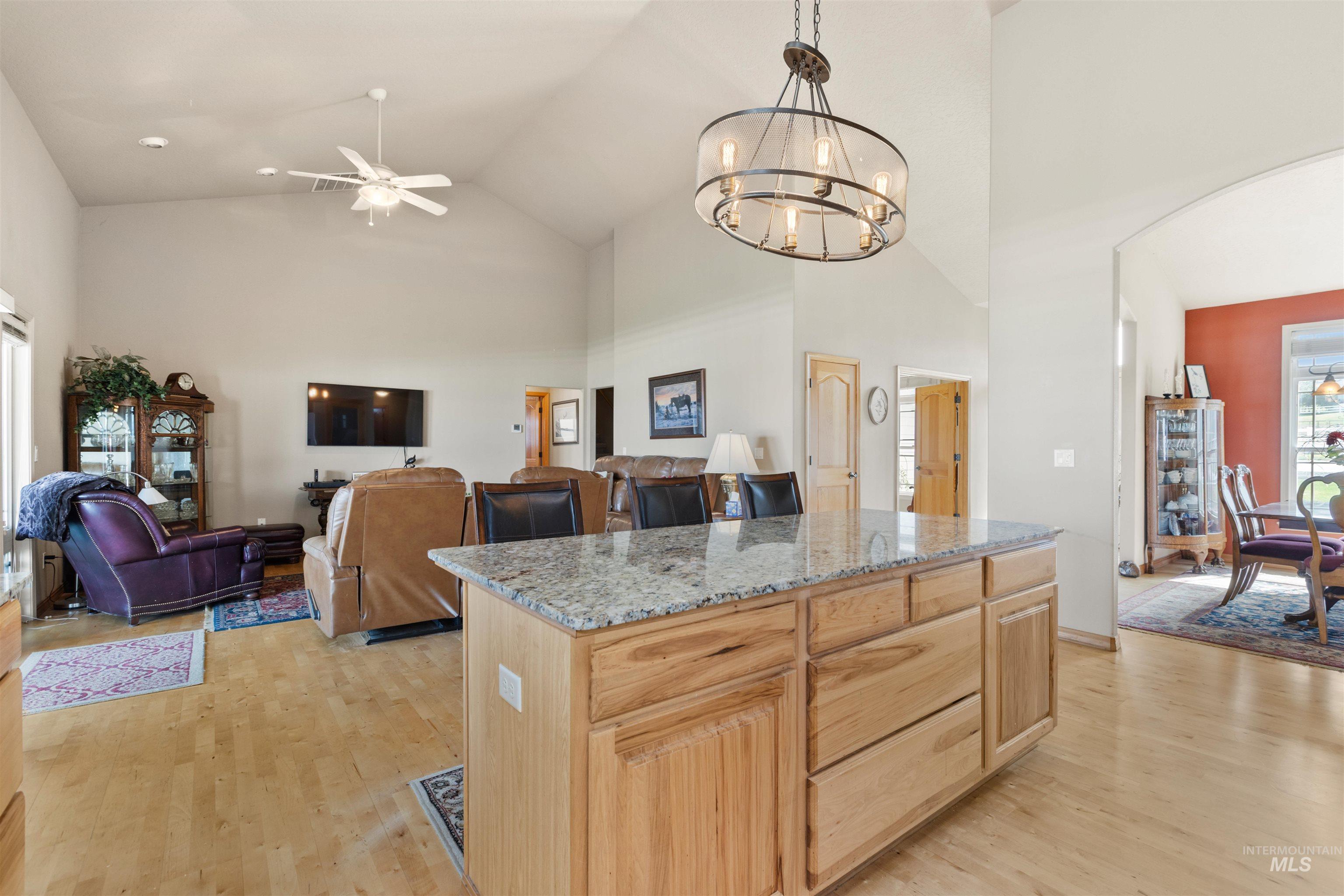 5996 Whispering Hills Dr