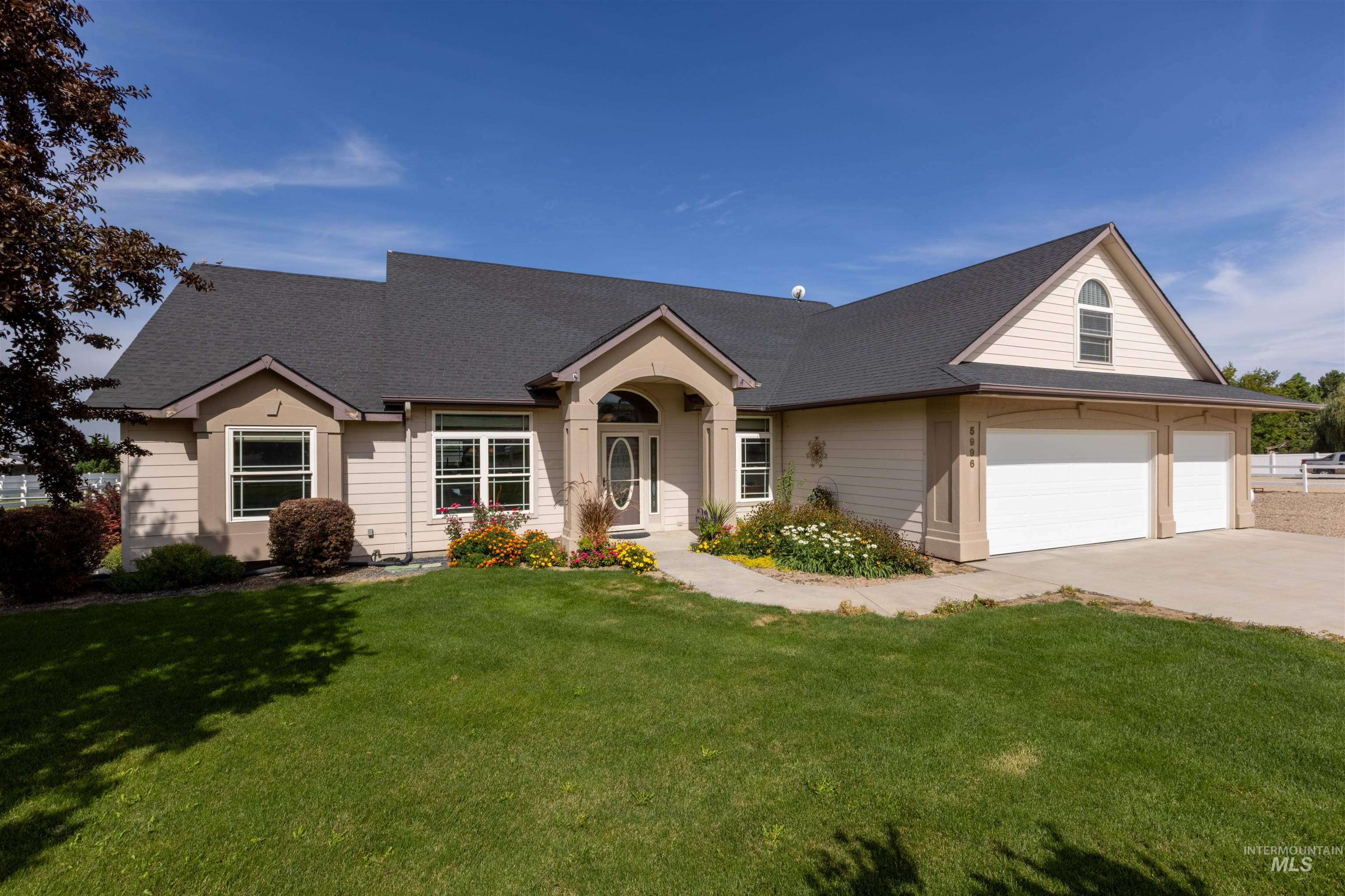 5996 Whispering Hills Dr