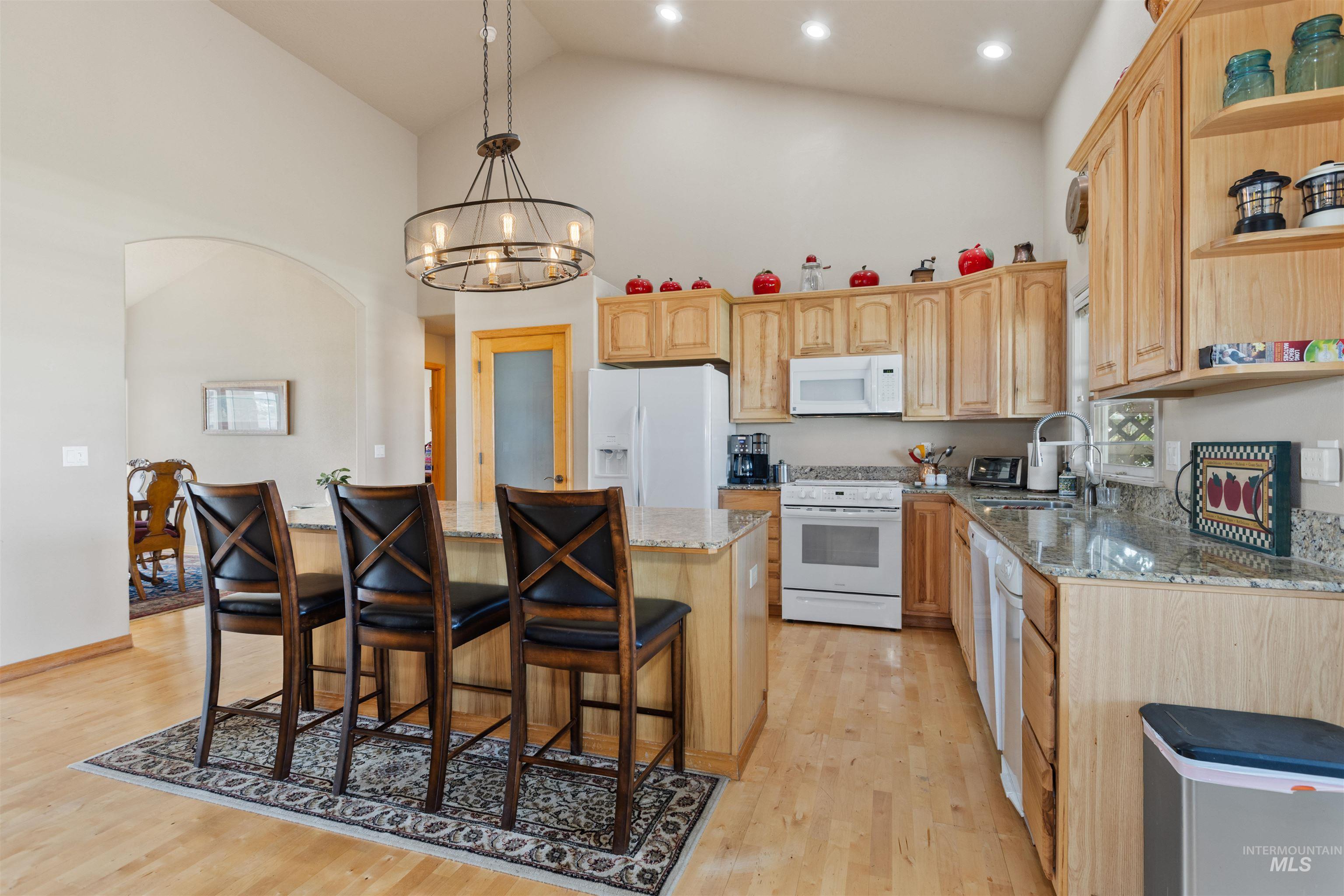 5996 Whispering Hills Dr