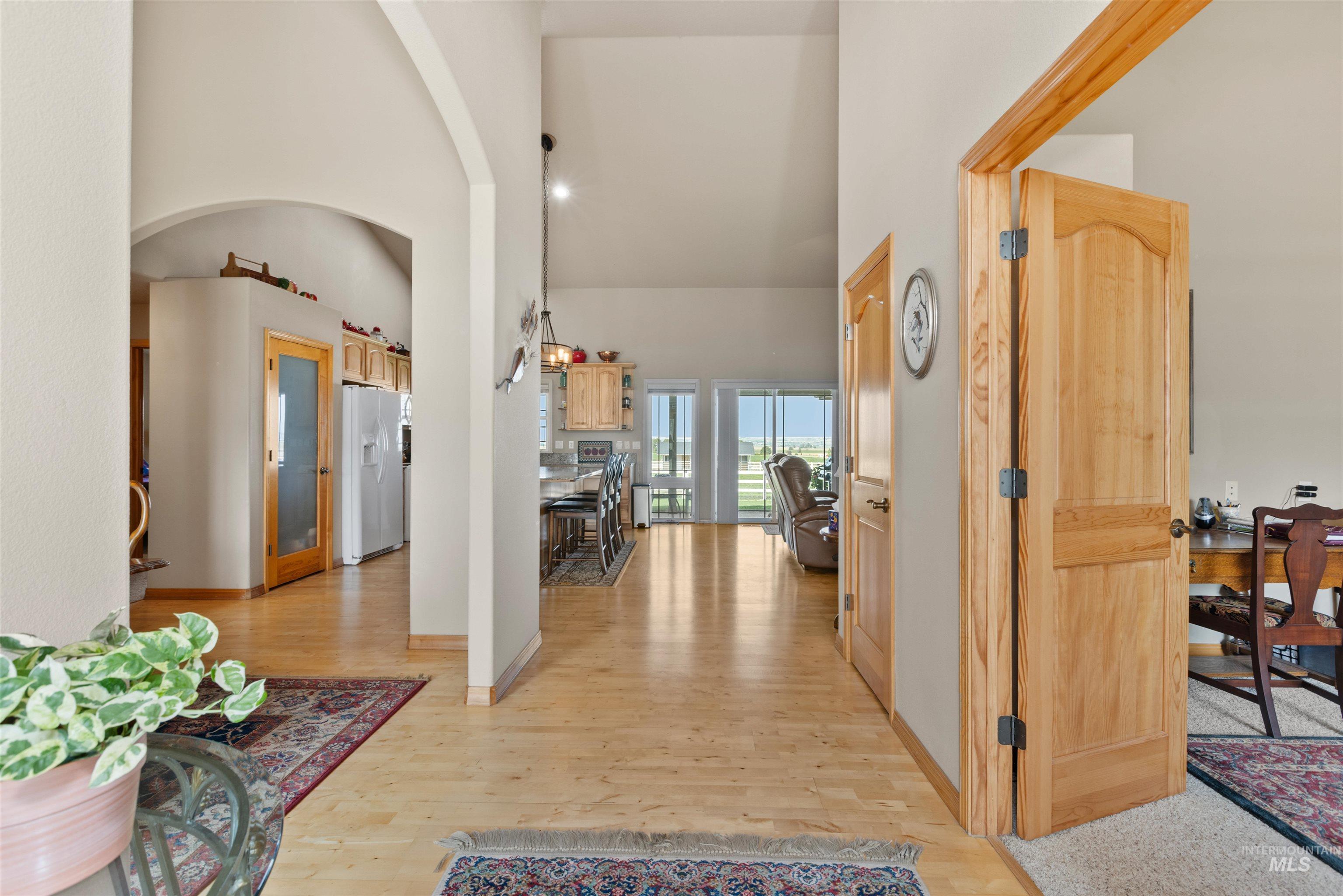 5996 Whispering Hills Dr