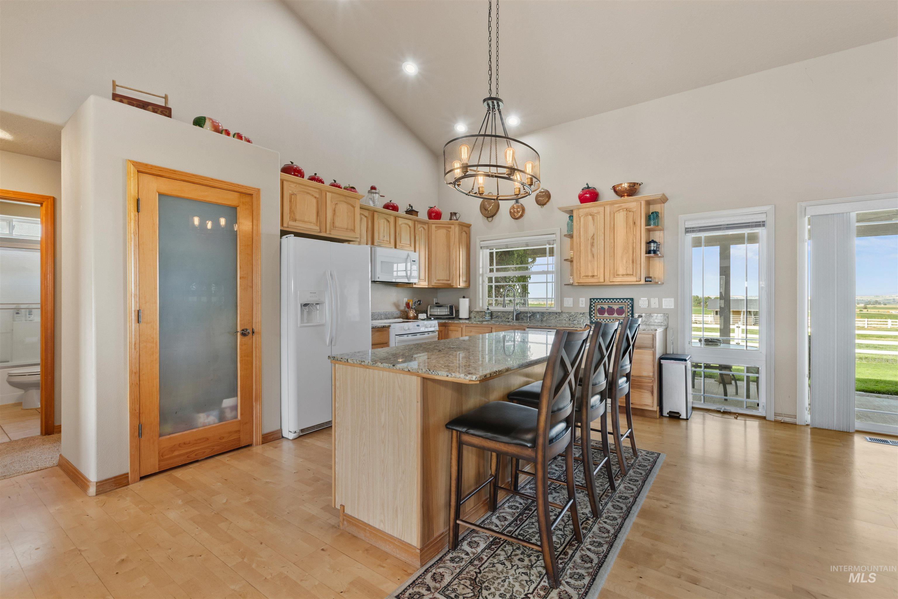 5996 Whispering Hills Dr