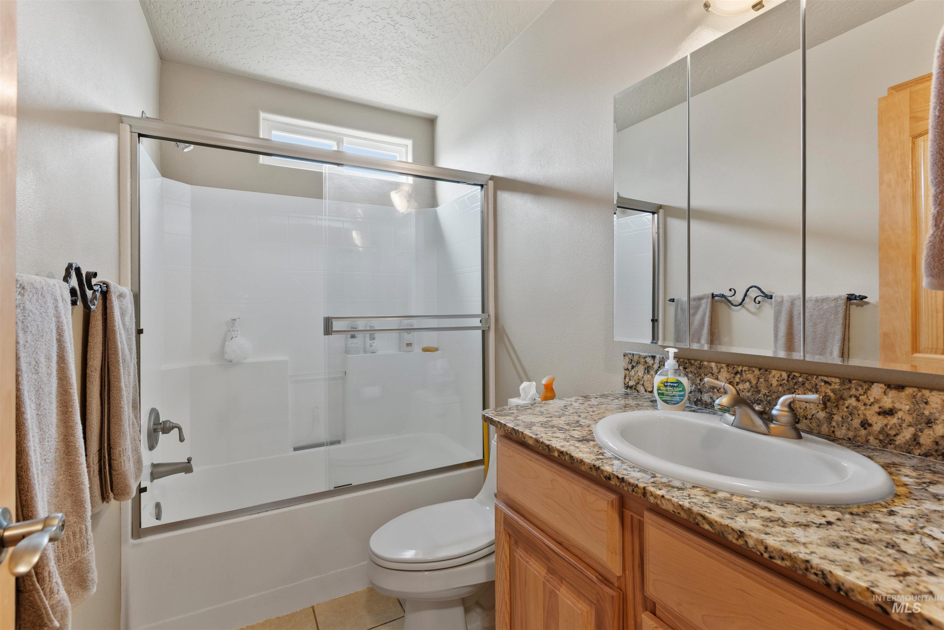 5996 Whispering Hills Dr