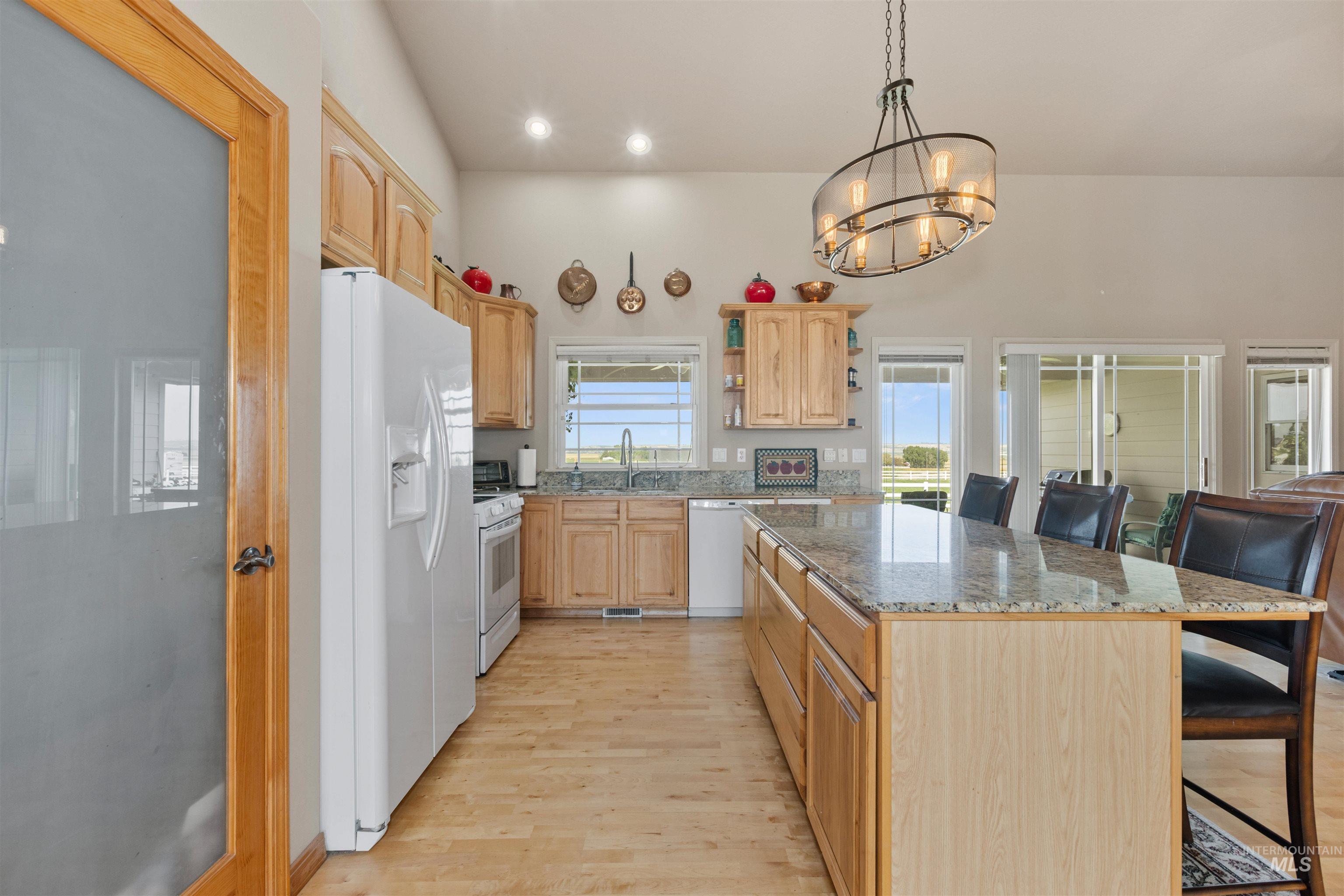 5996 Whispering Hills Dr