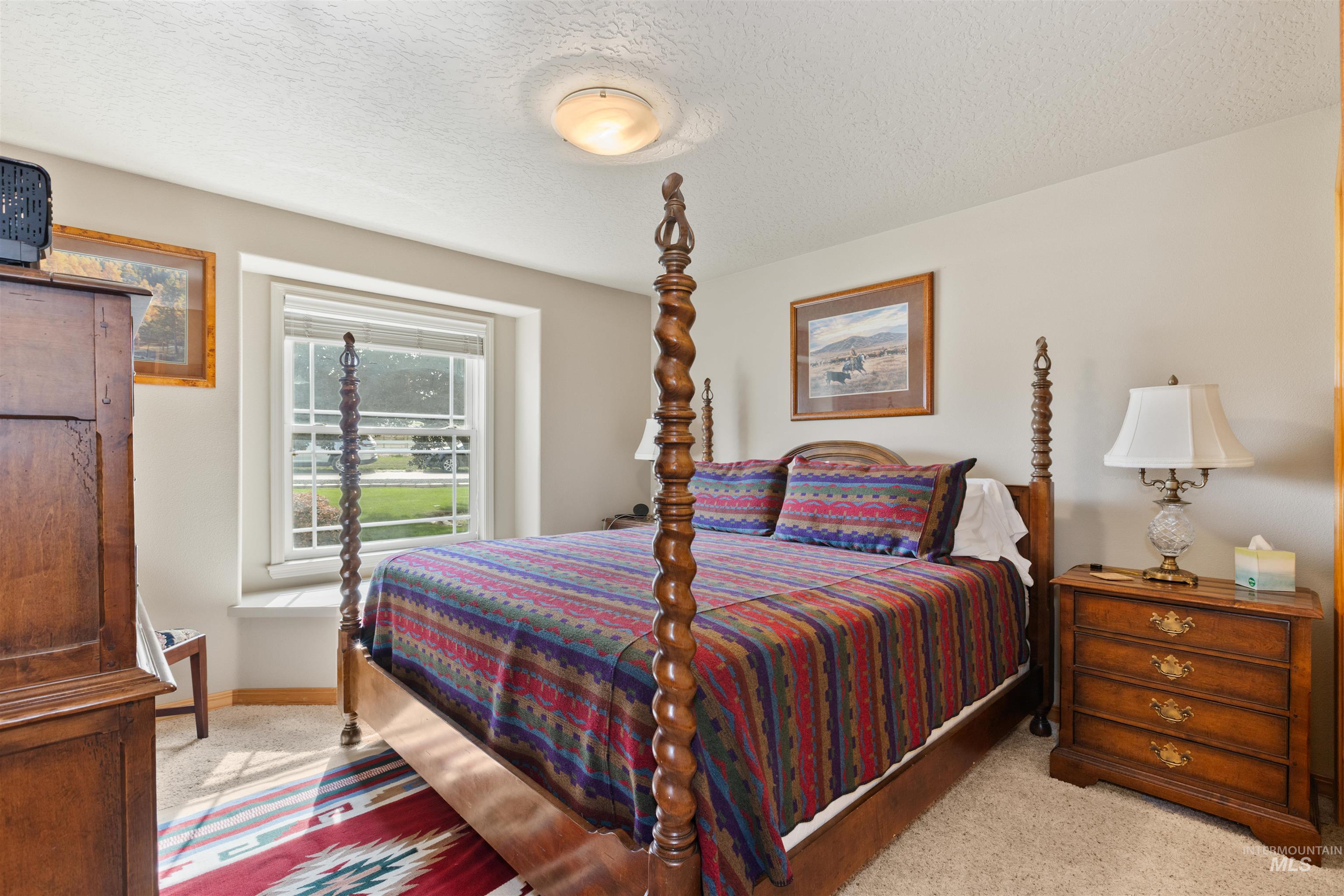 5996 Whispering Hills Dr