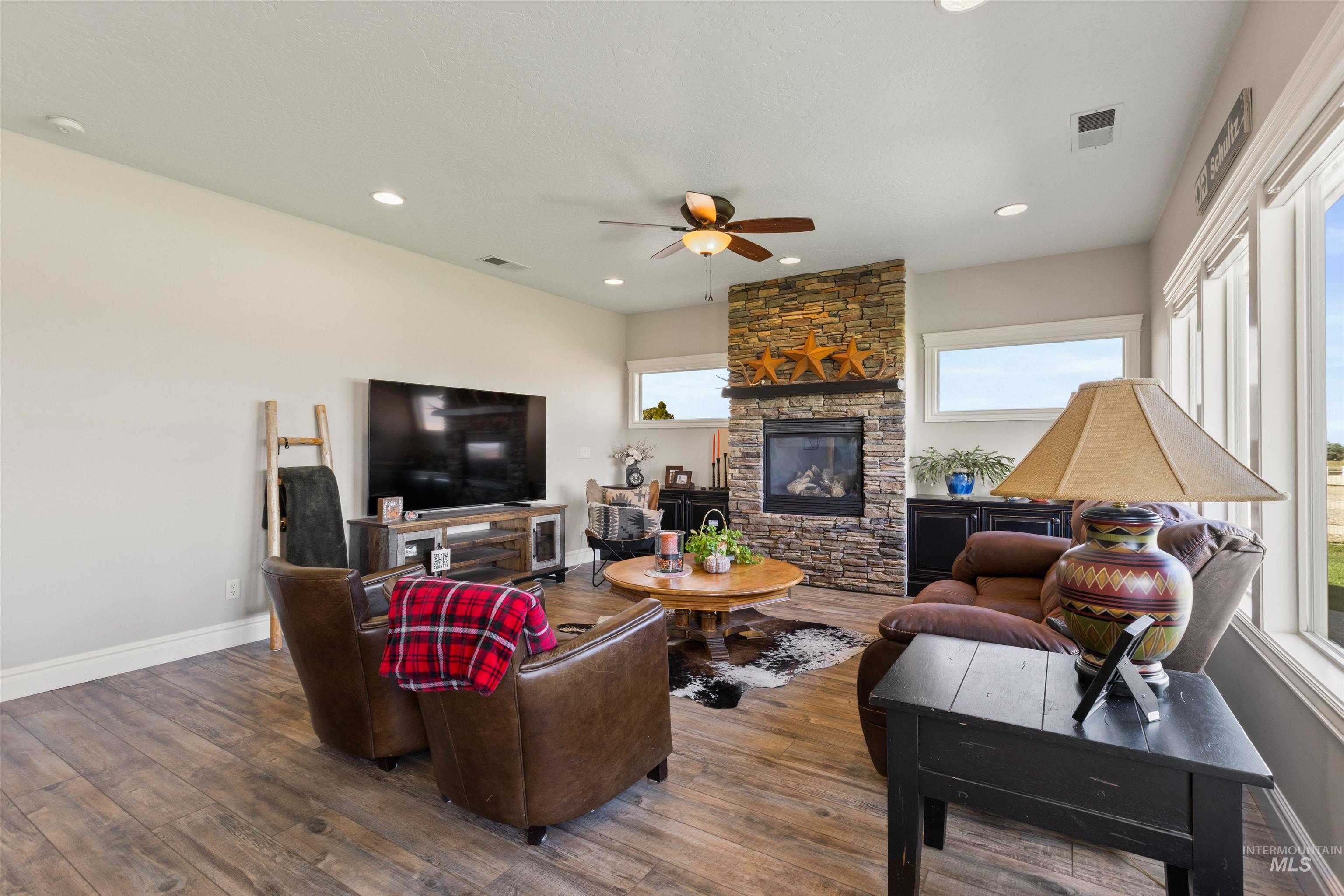 3642 E E Indian Trail Ln.