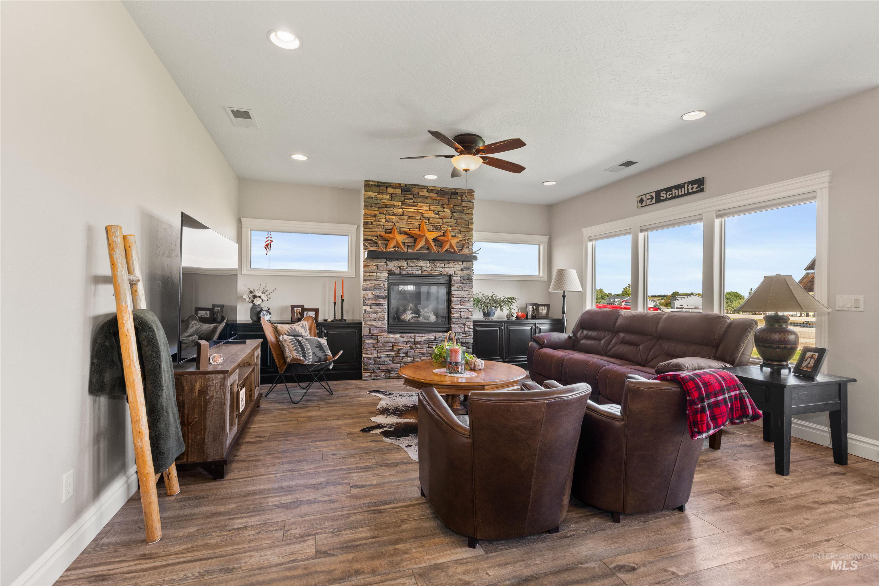 3642 E E Indian Trail Ln.