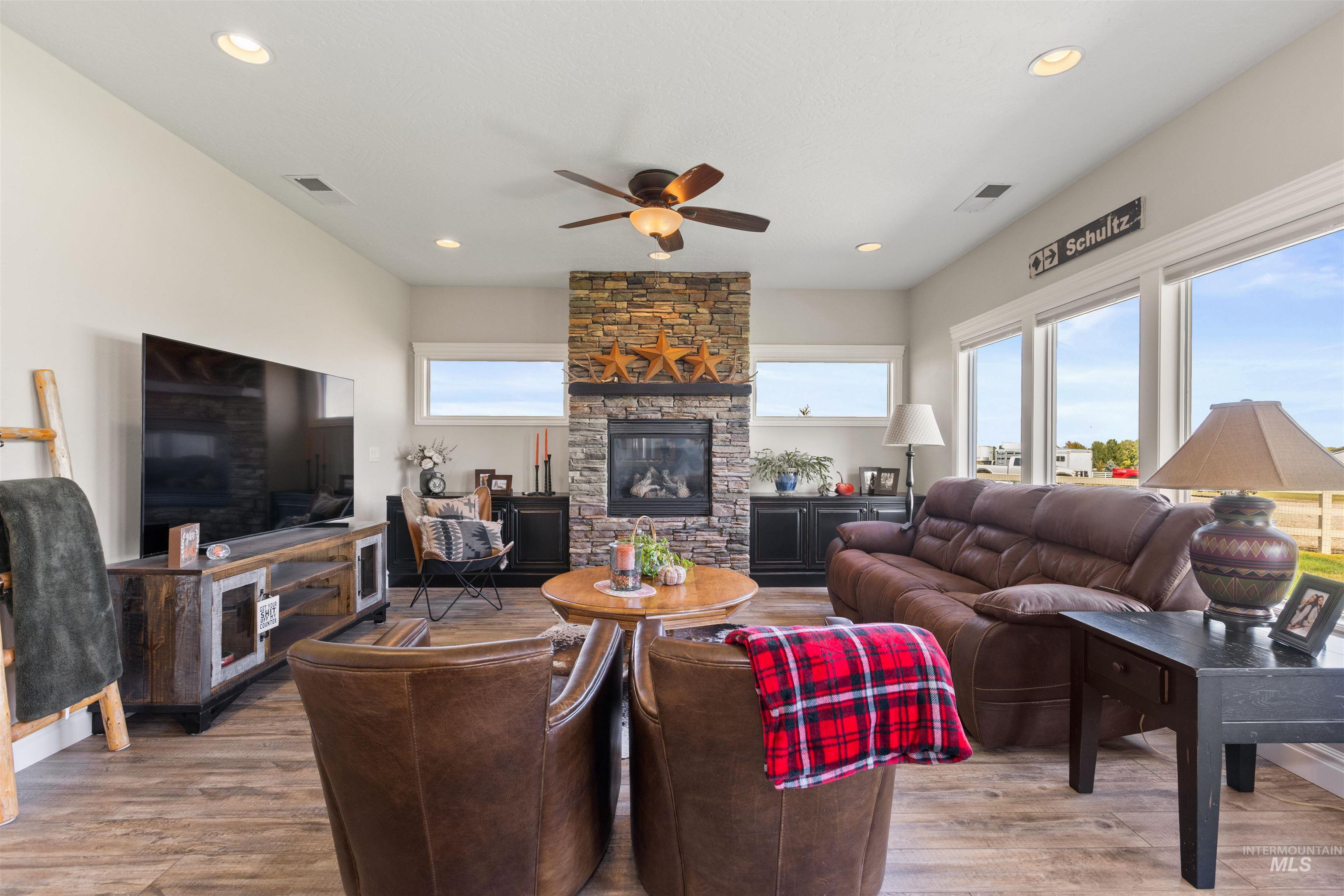 3642 E E Indian Trail Ln.