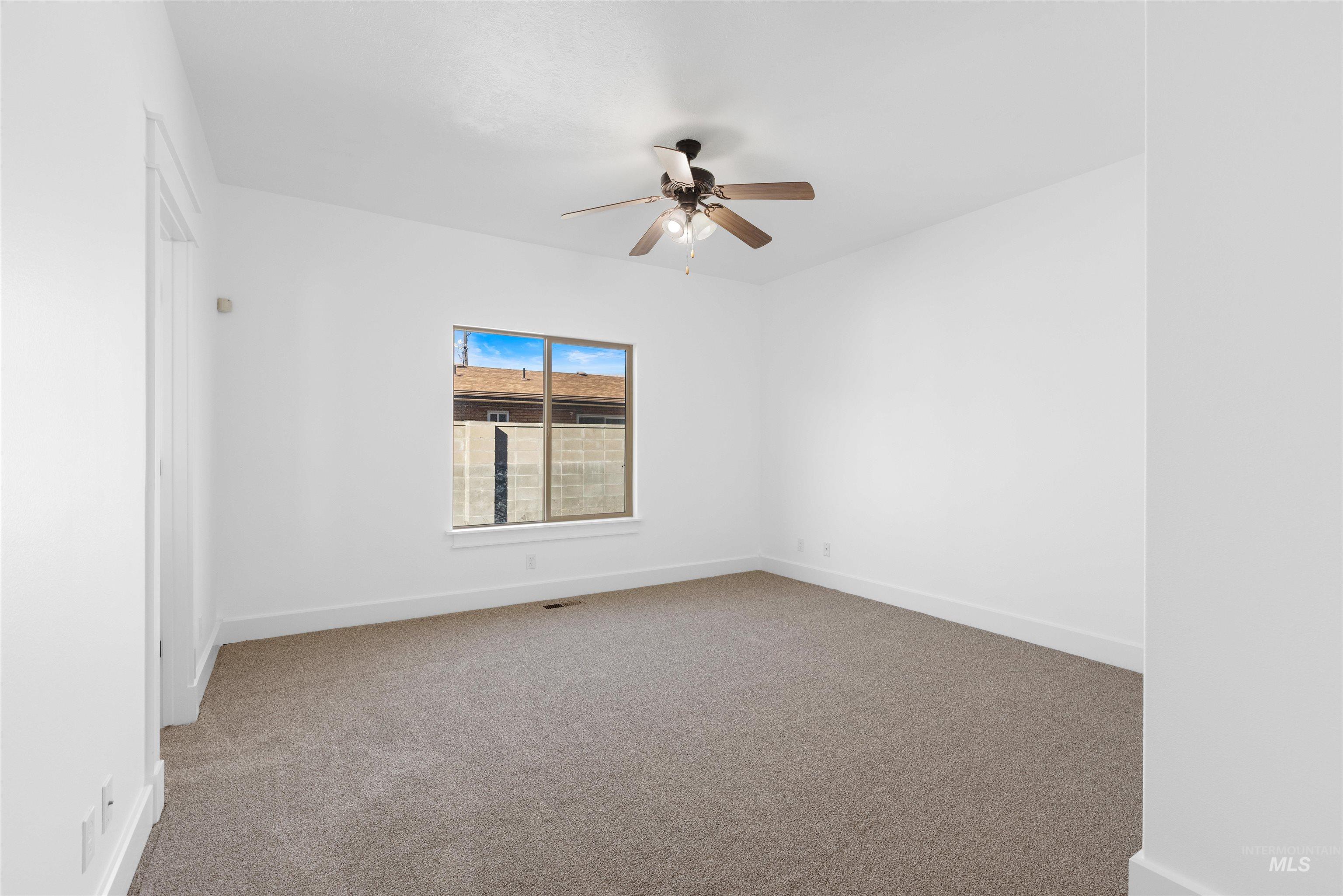 16947 N Thurgood Loop