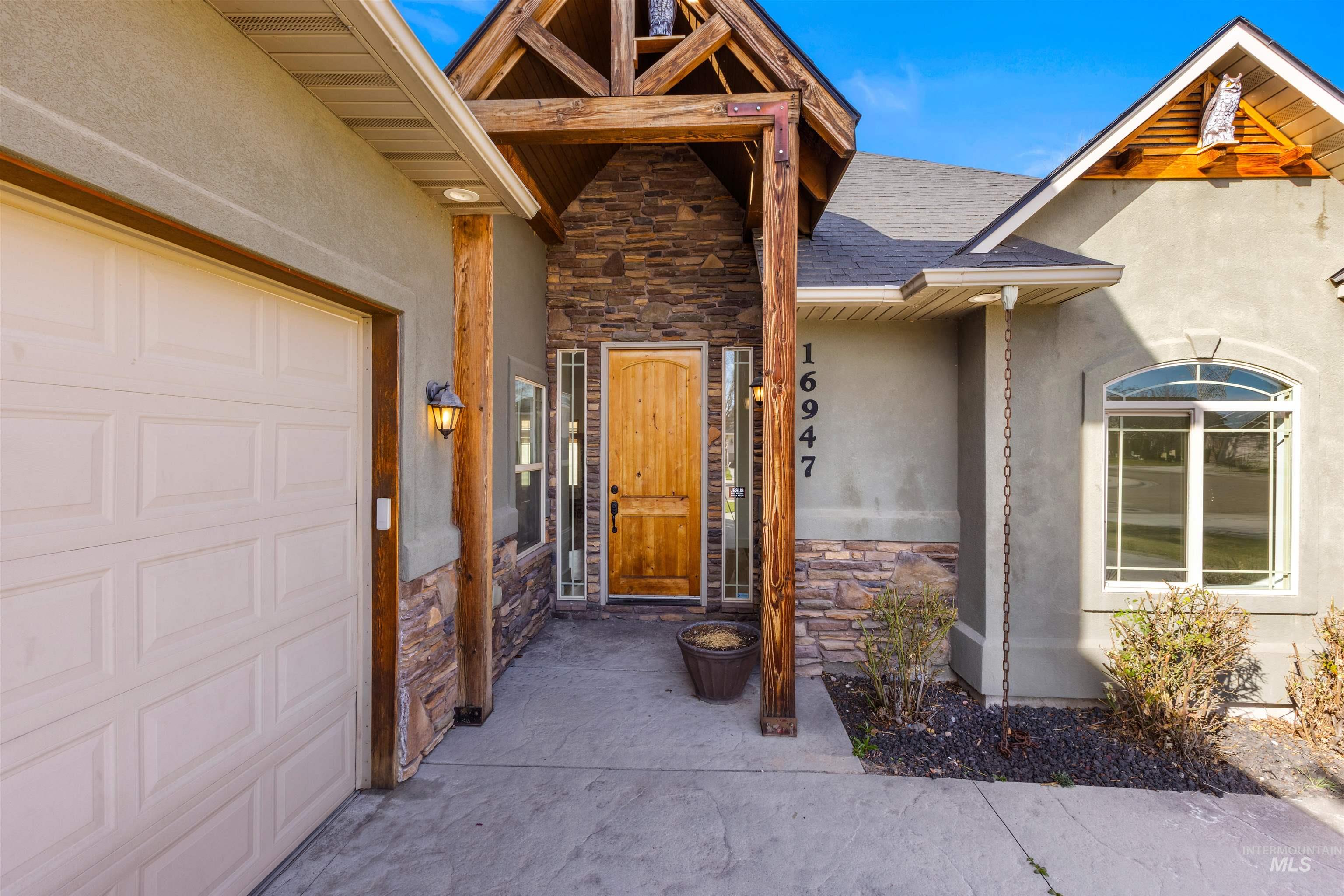 16947 N Thurgood Loop