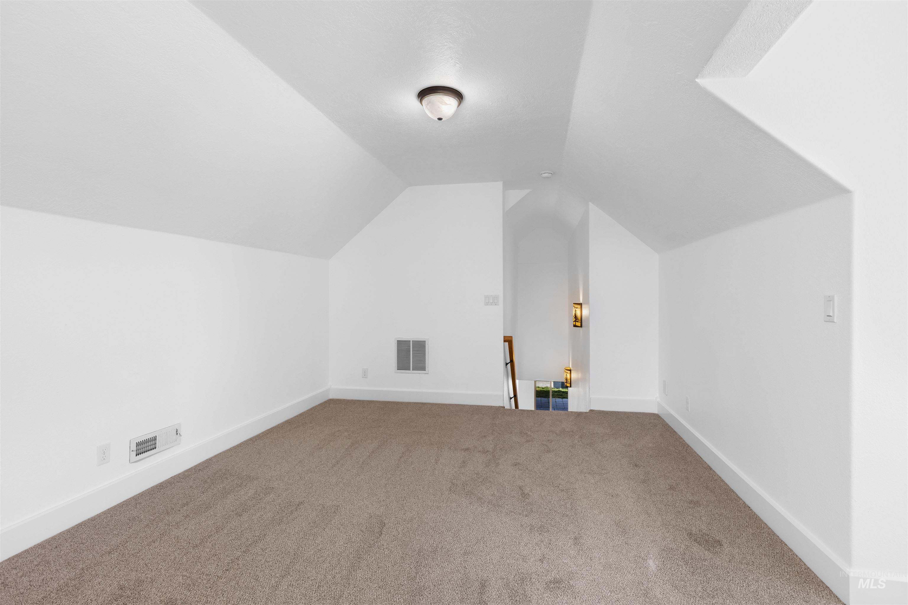 16947 N Thurgood Loop