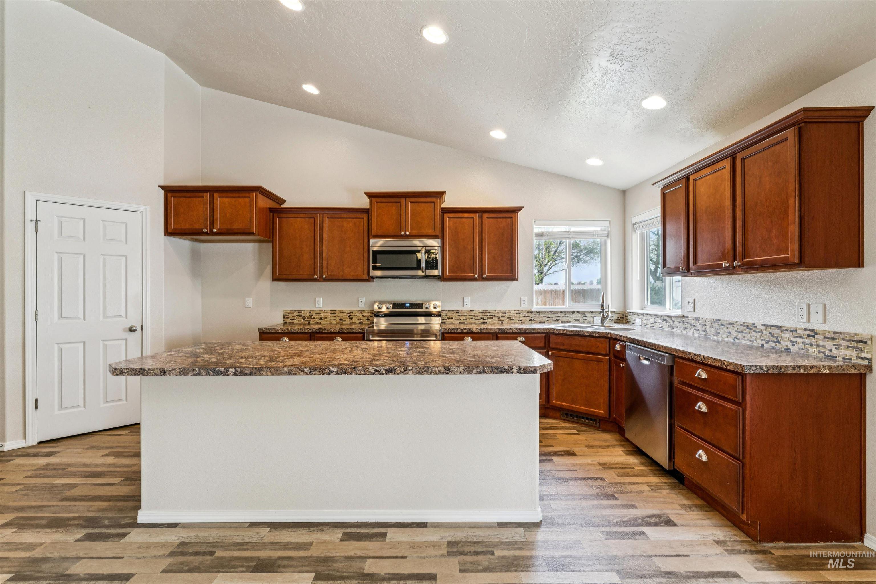 12527 Deadwood Ct
