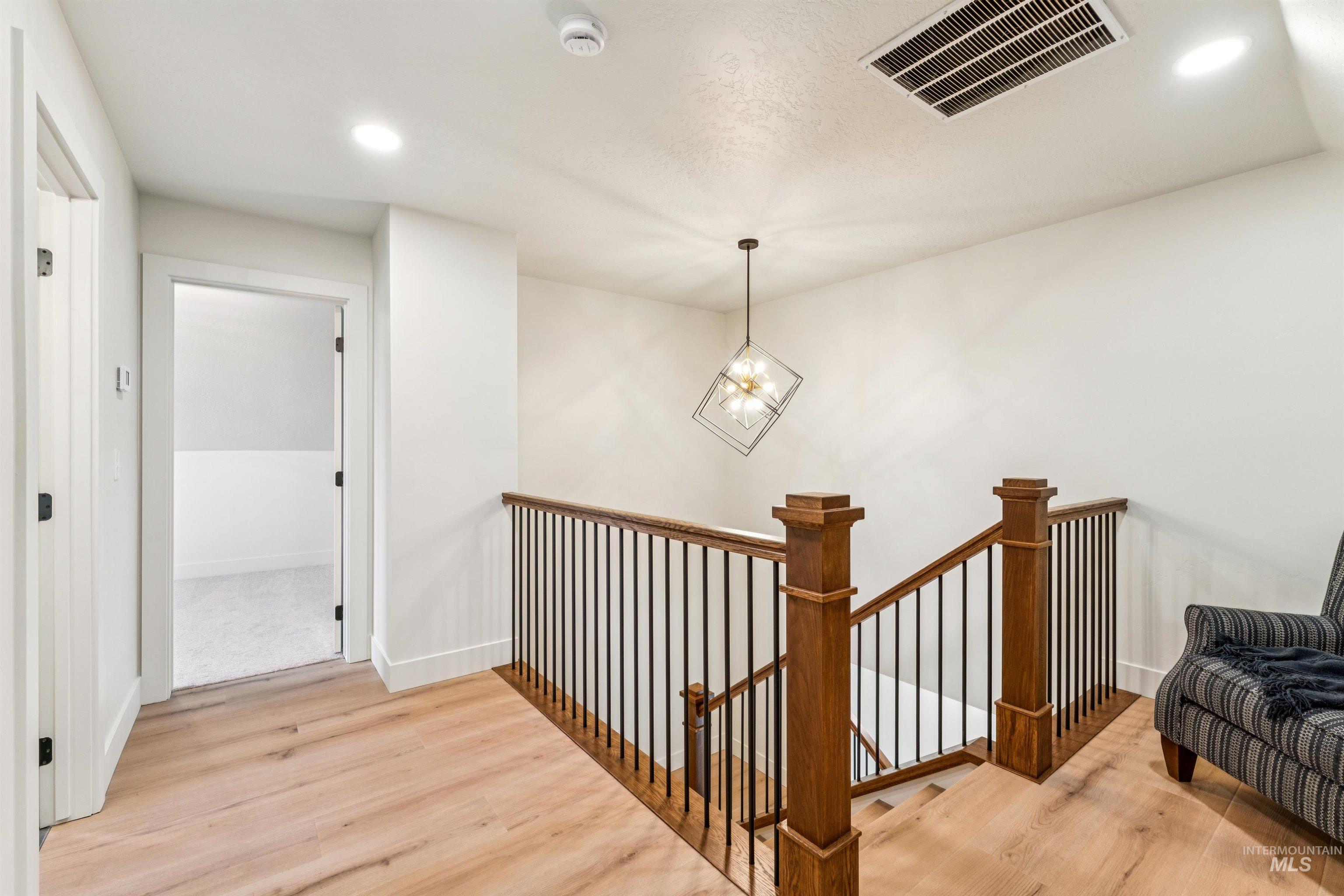 3990 Eleanor Ln