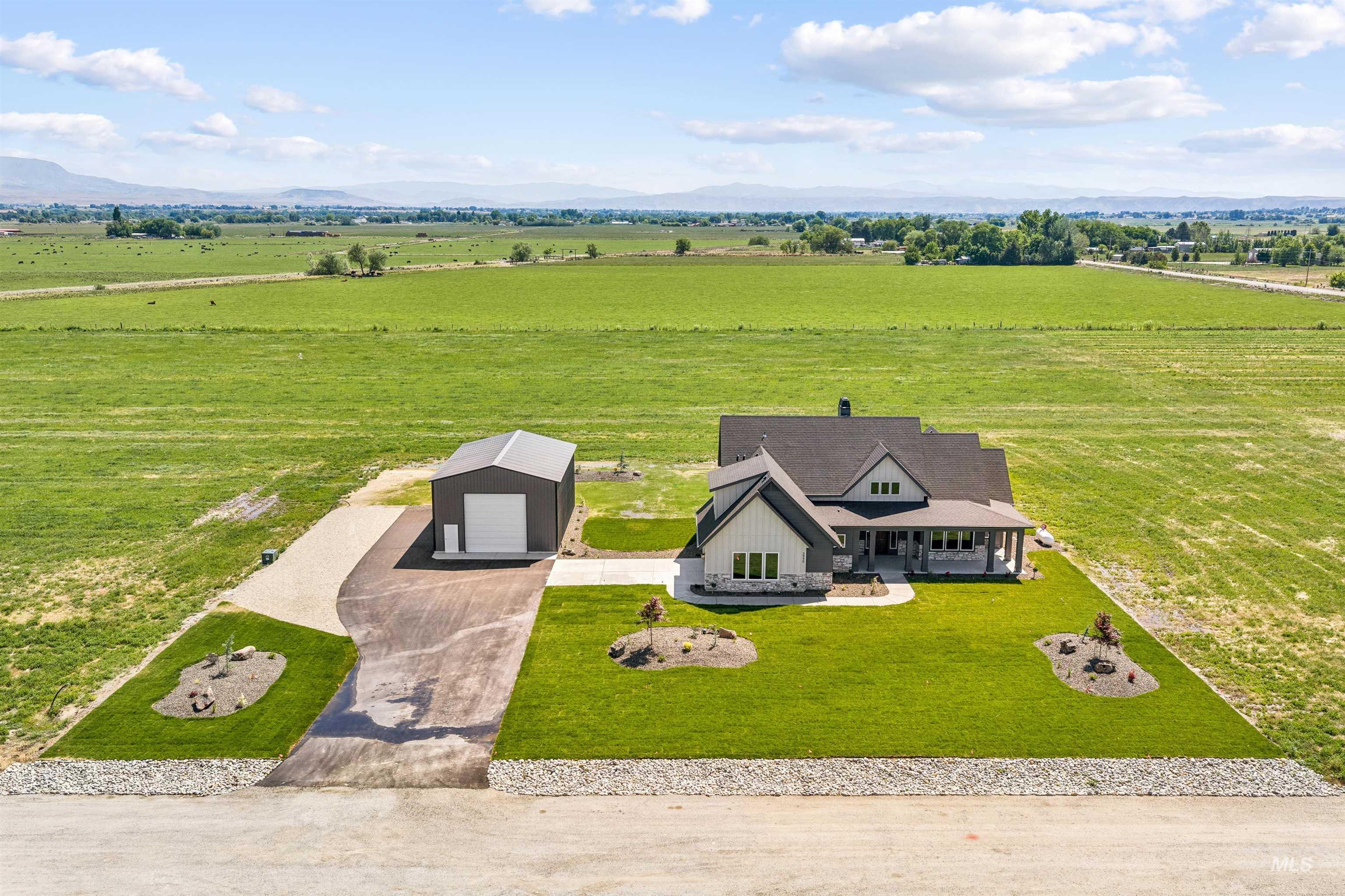 3990 Eleanor Ln