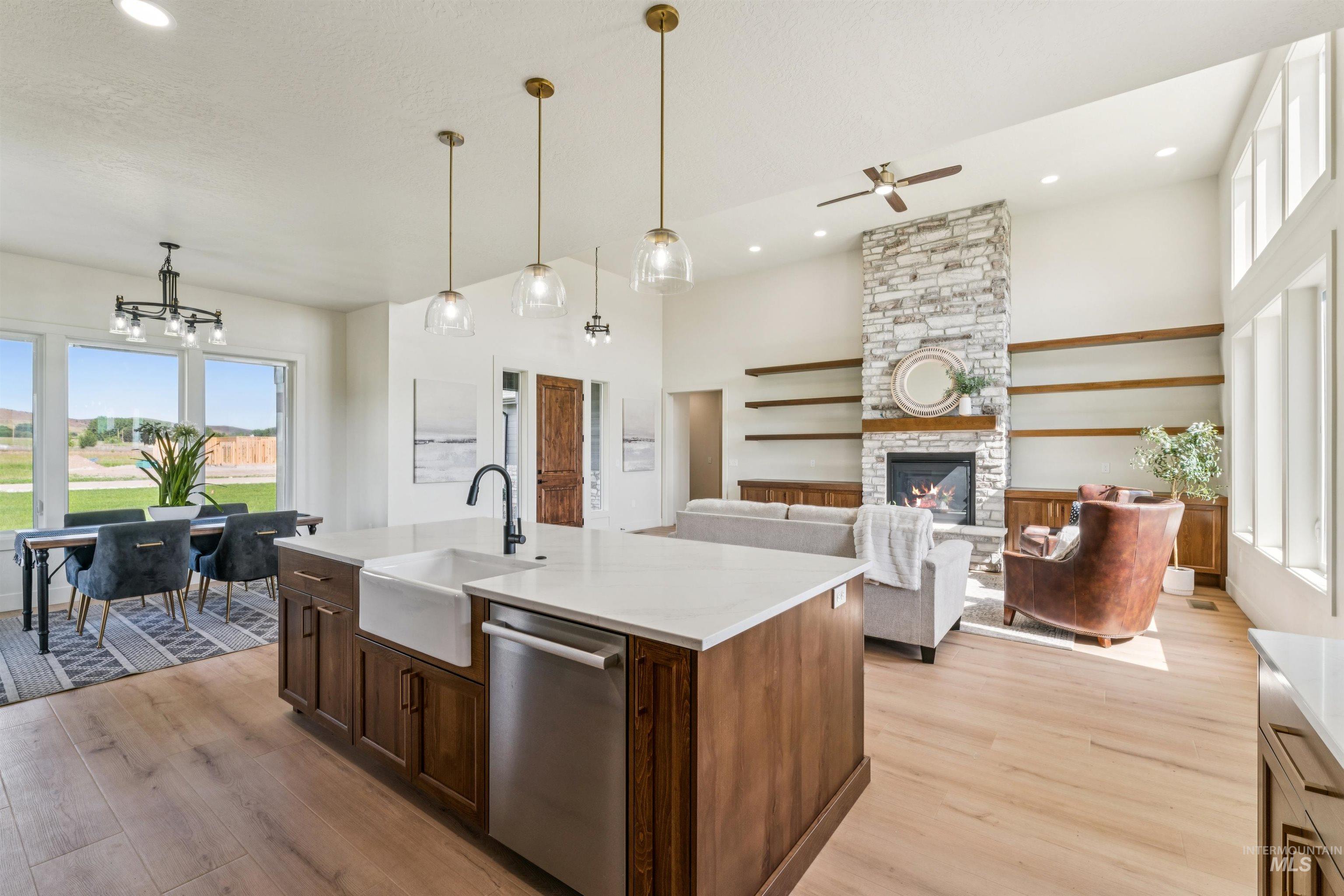 3990 Eleanor Ln
