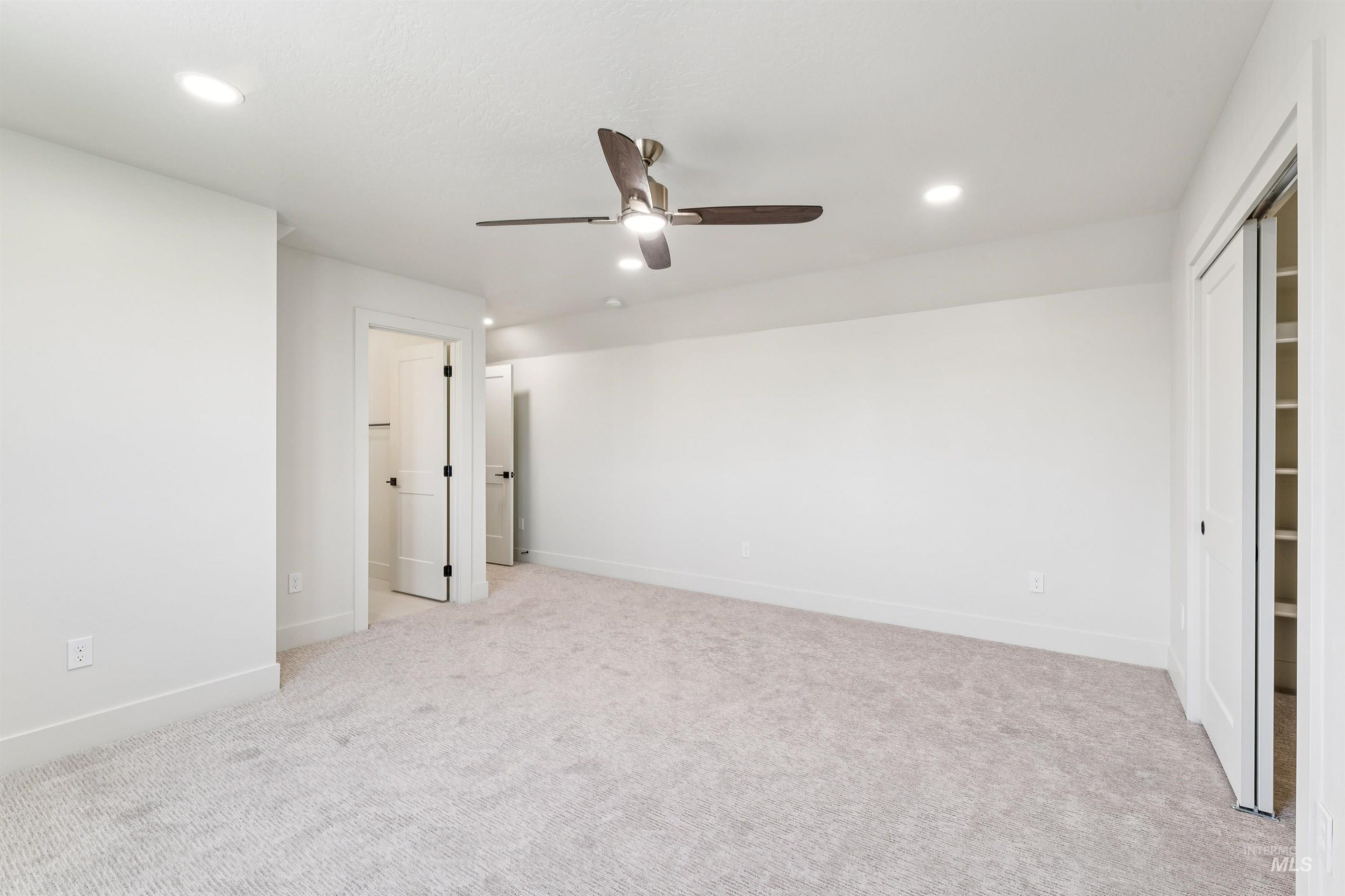 3990 Eleanor Ln