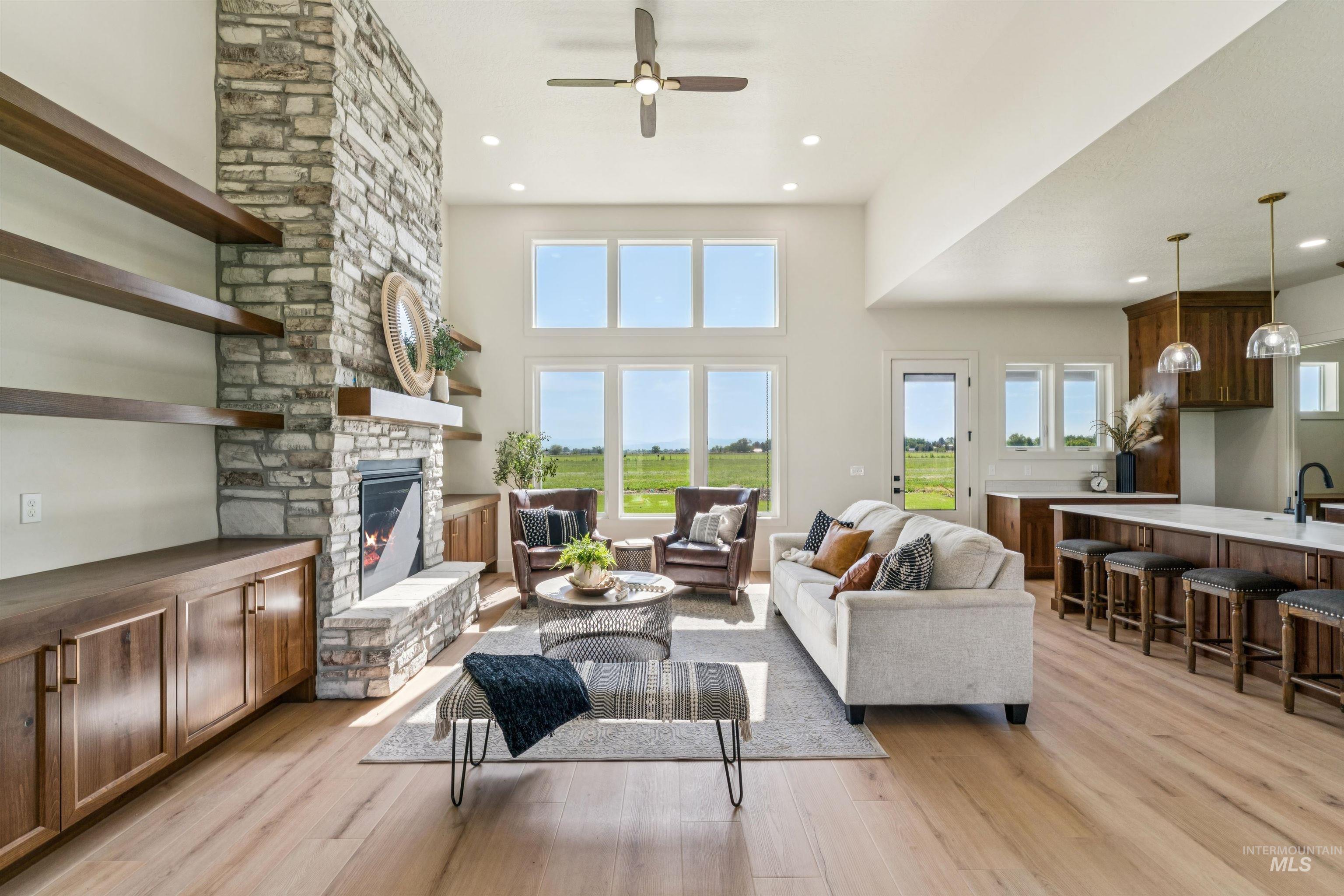 3990 Eleanor Ln