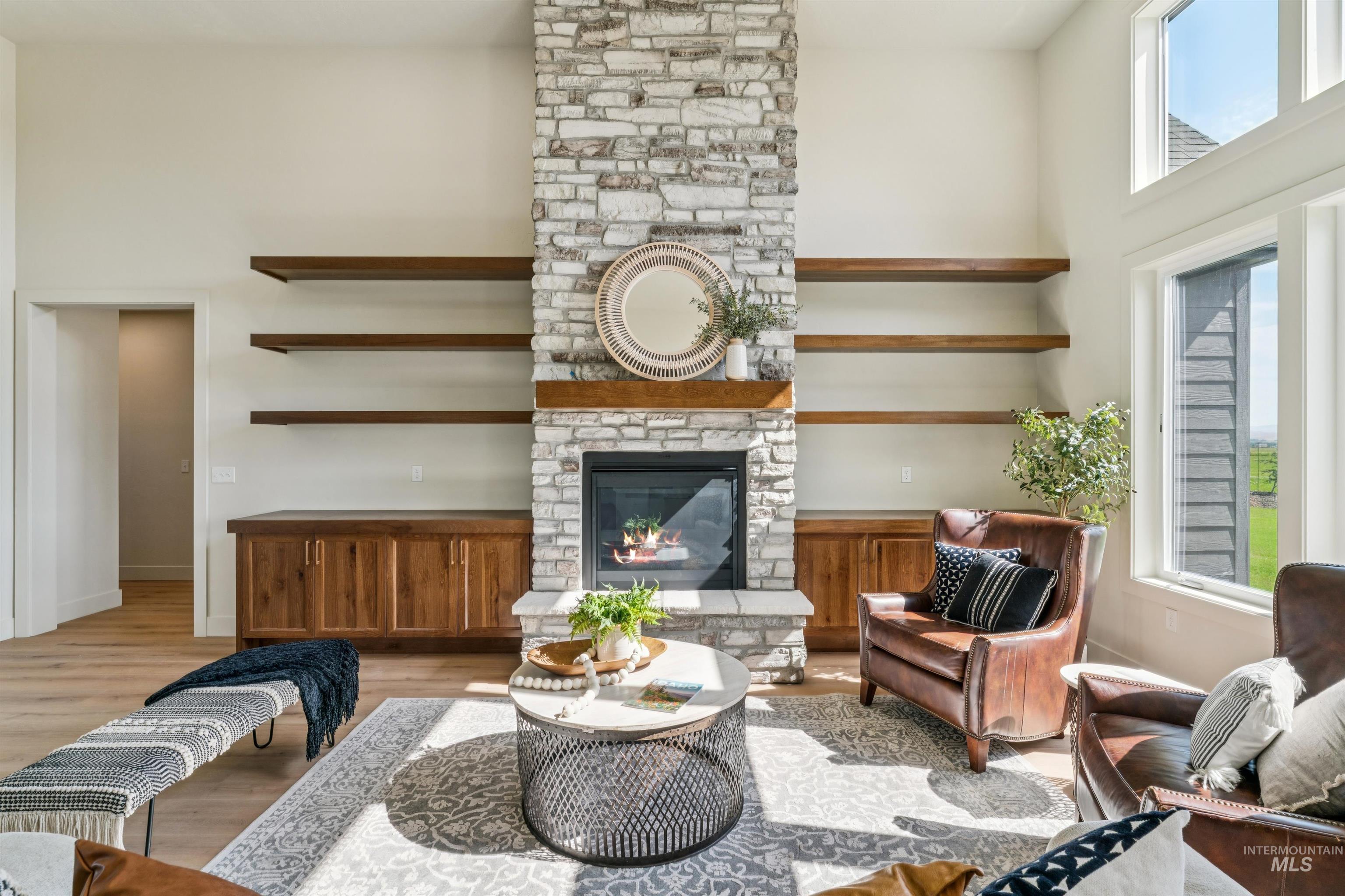 3990 Eleanor Ln