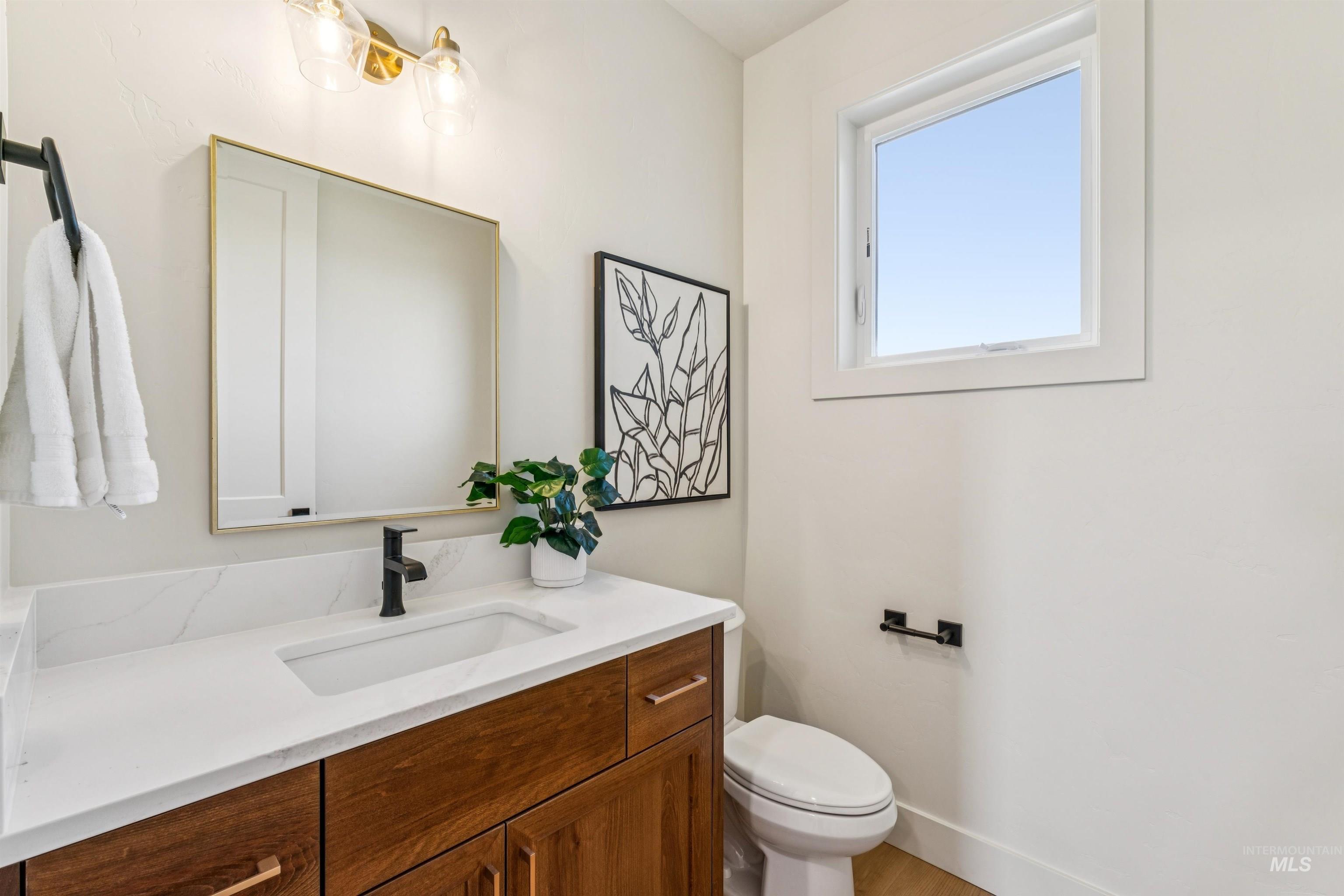 3990 Eleanor Ln