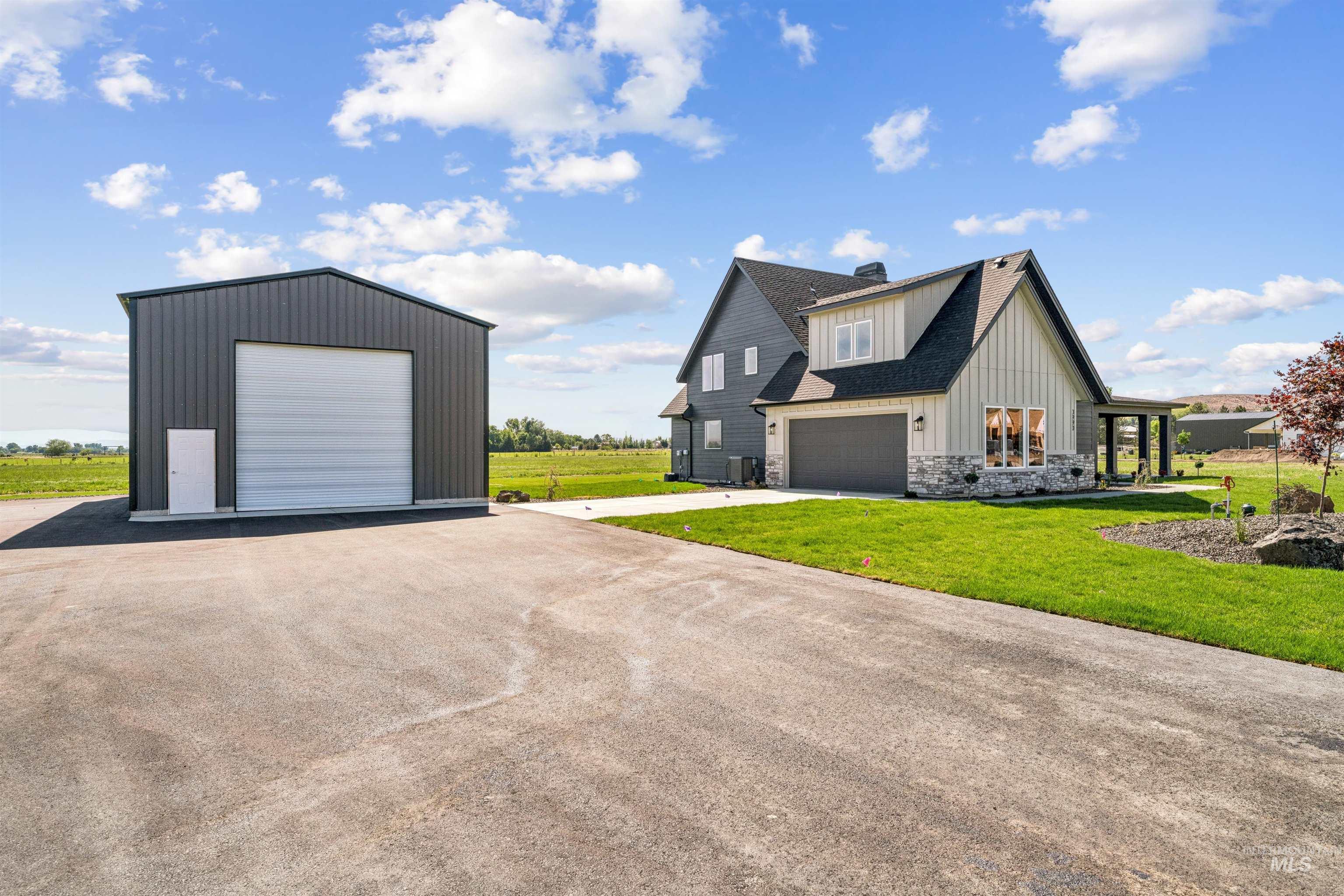 3990 Eleanor Ln