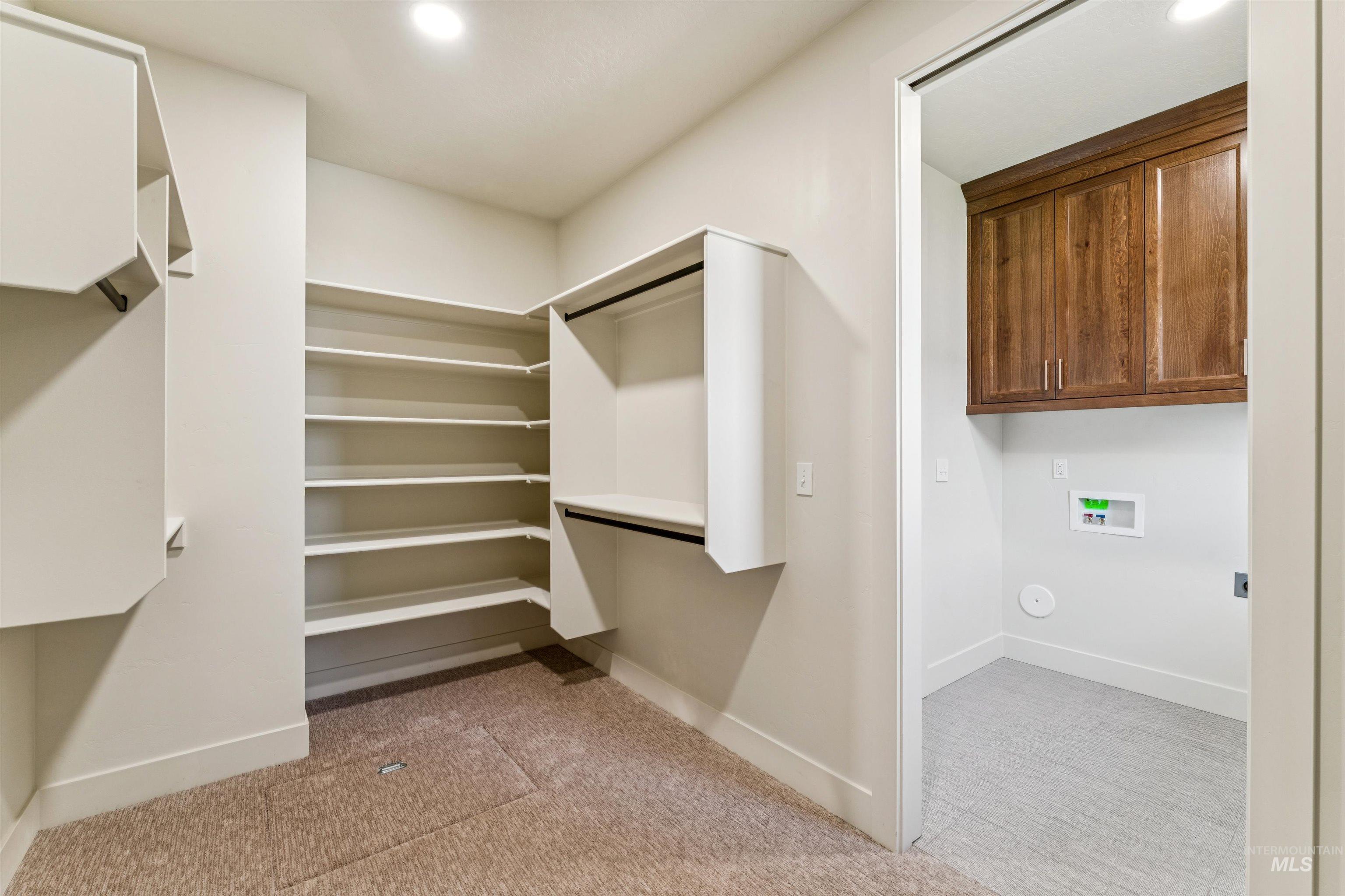 3990 Eleanor Ln