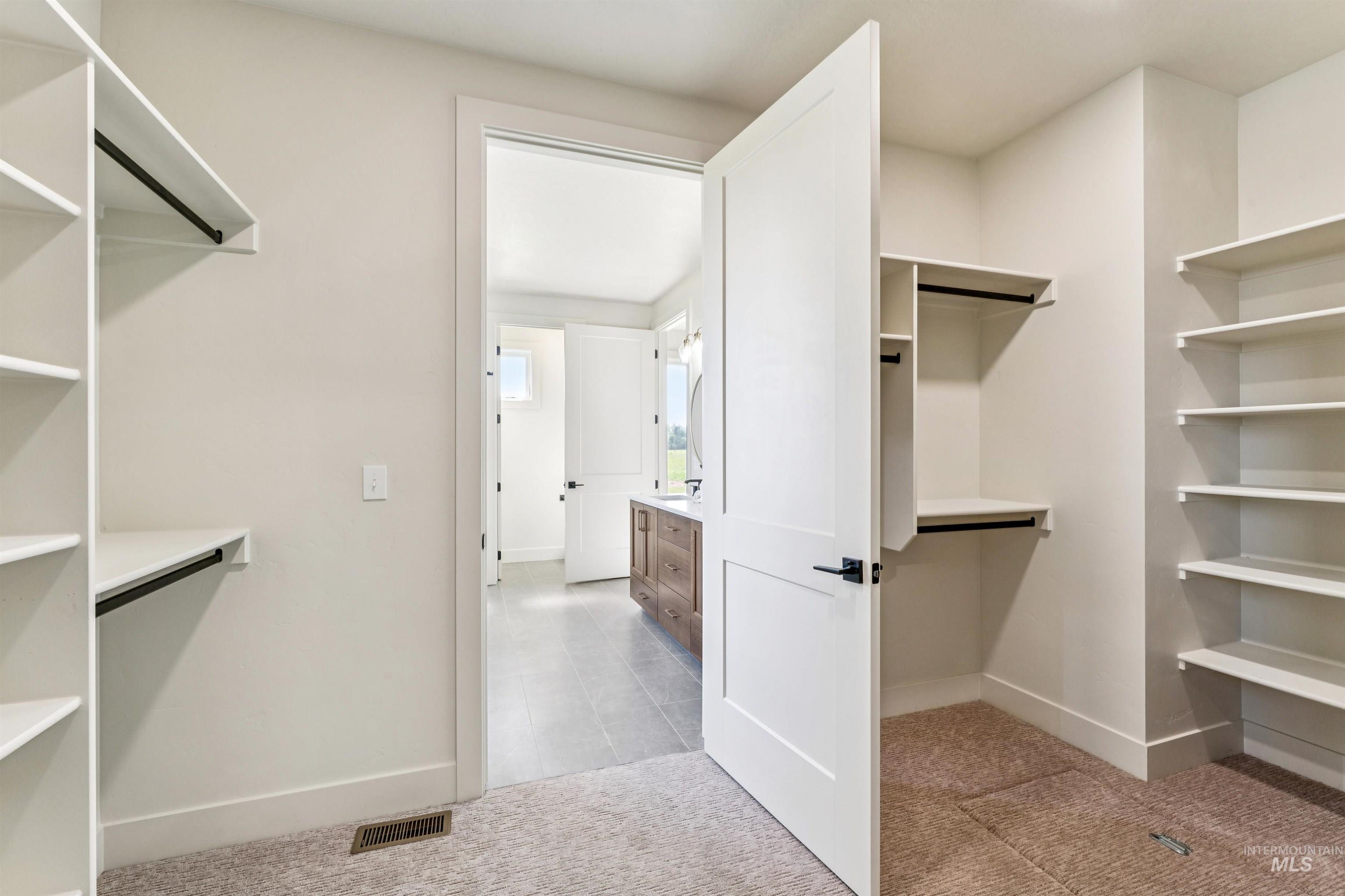 3990 Eleanor Ln