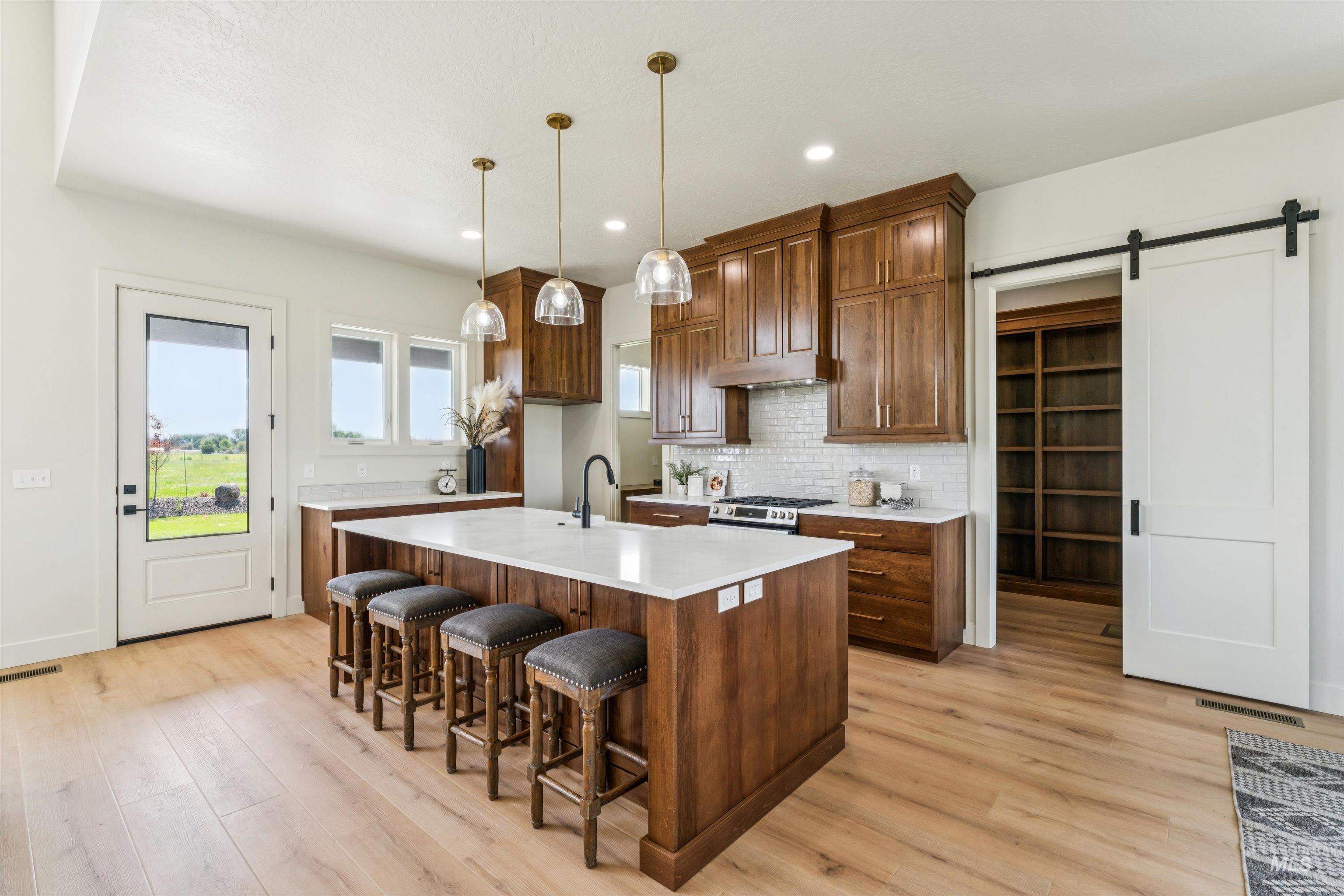 3990 Eleanor Ln