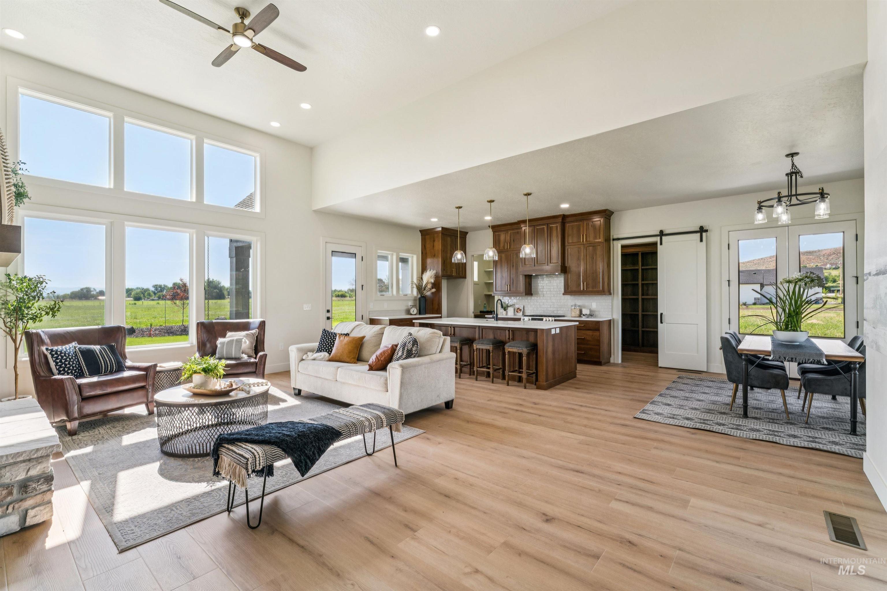 3990 Eleanor Ln