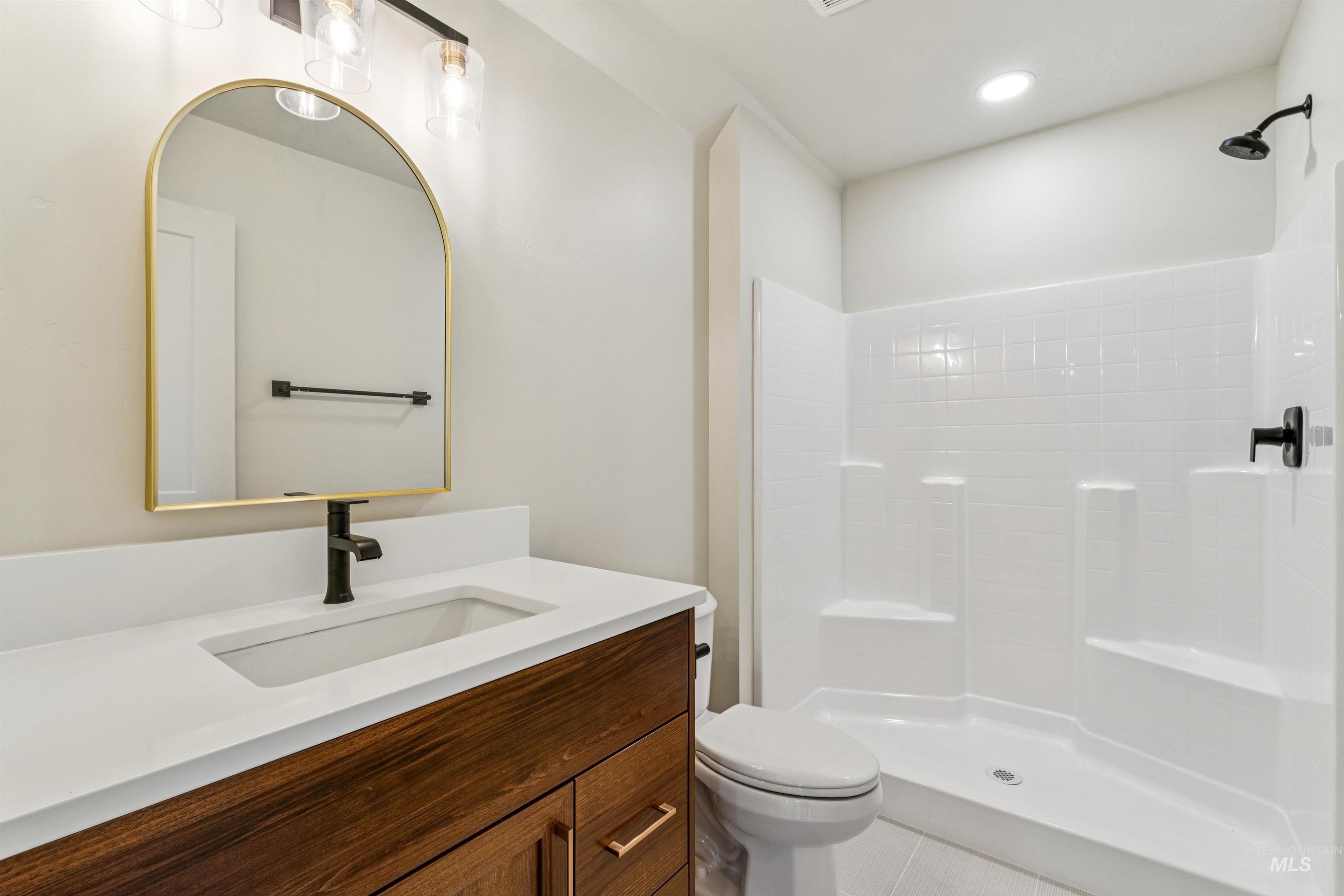 3990 Eleanor Ln