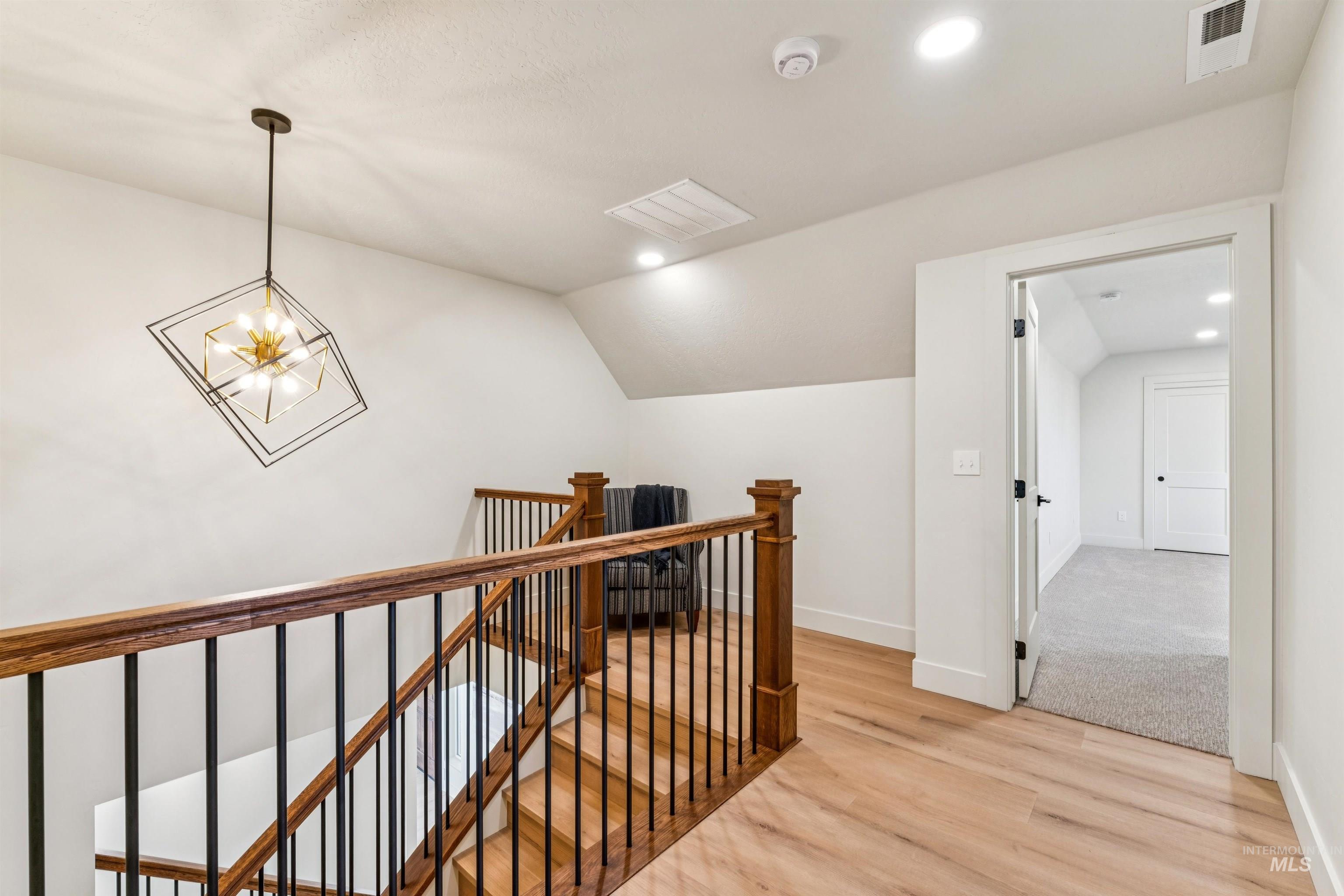 3990 Eleanor Ln