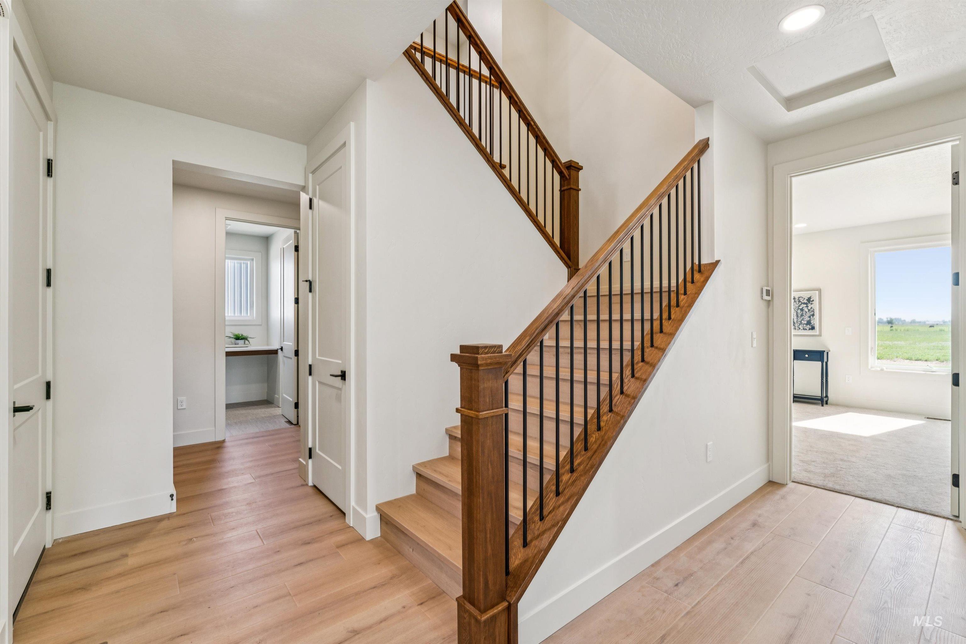 3990 Eleanor Ln