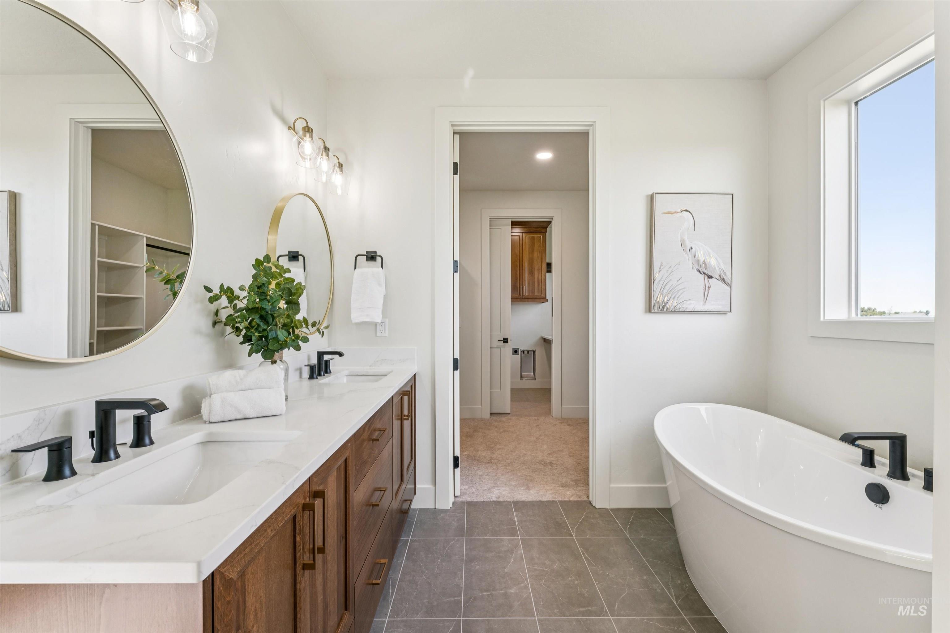 3990 Eleanor Ln