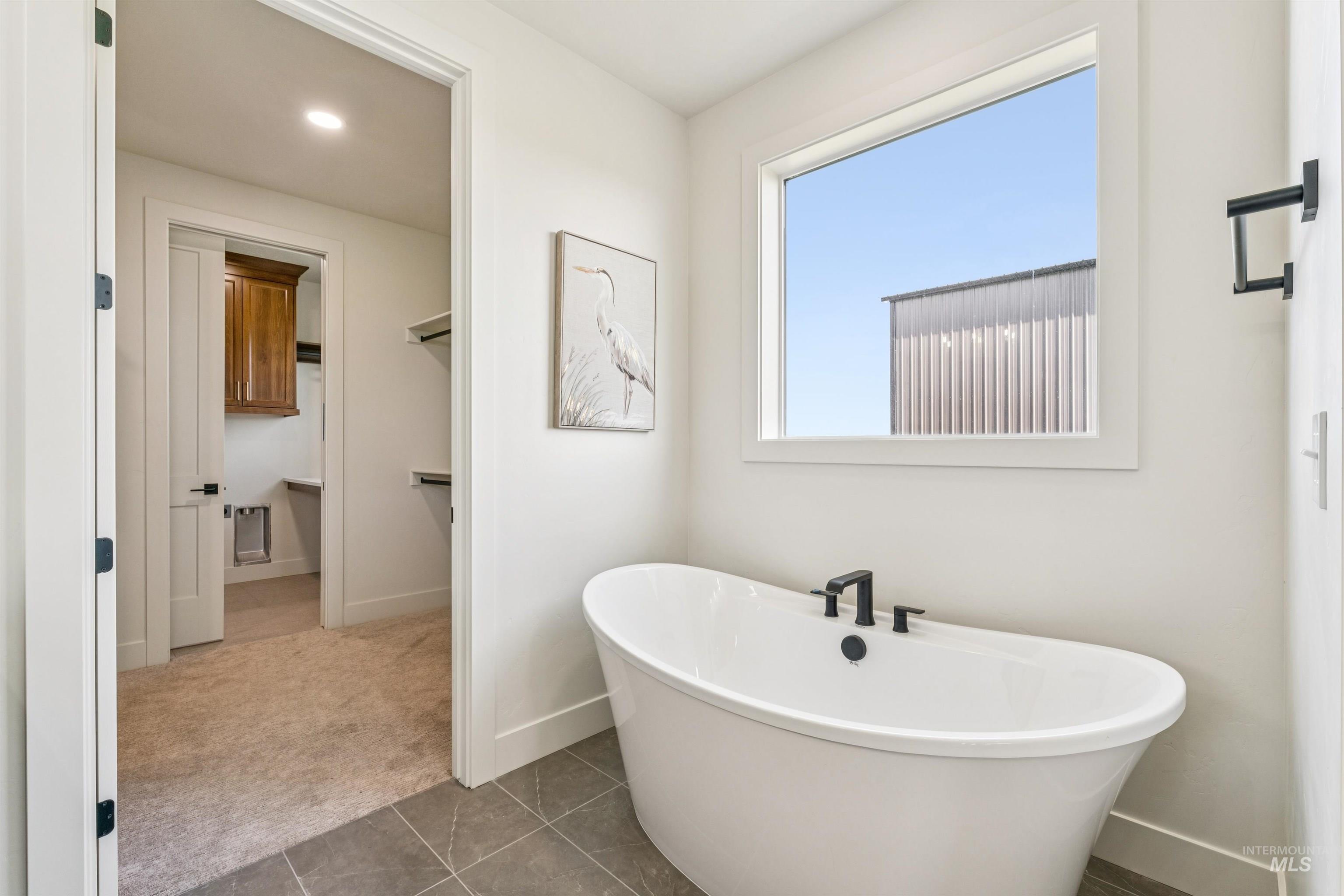 3990 Eleanor Ln