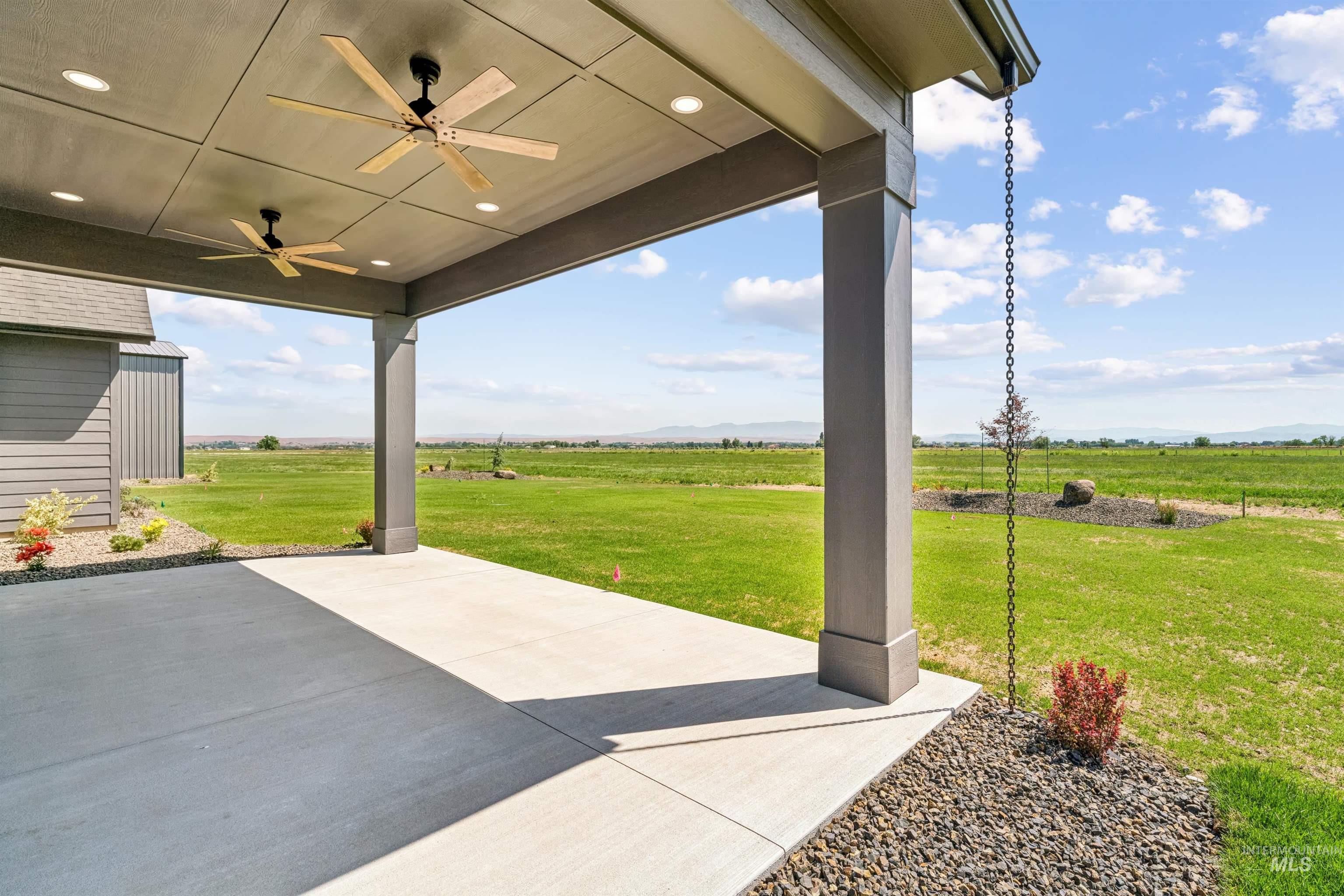 3990 Eleanor Ln