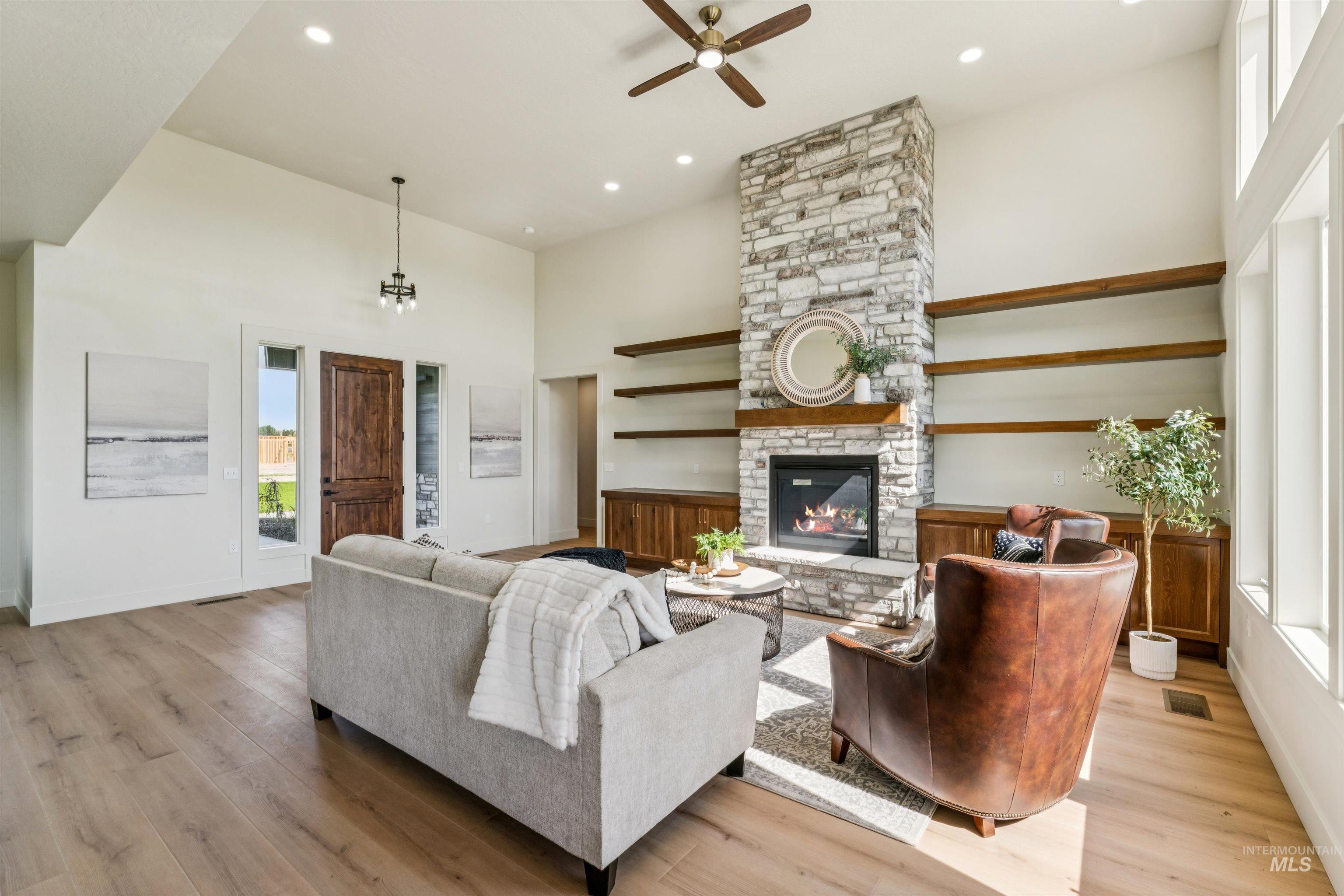 3990 Eleanor Ln