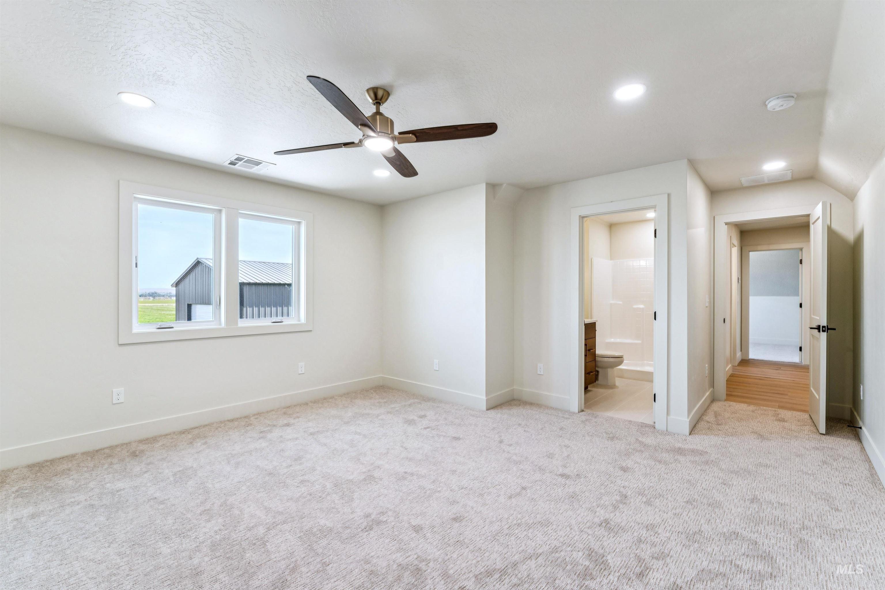 3990 Eleanor Ln