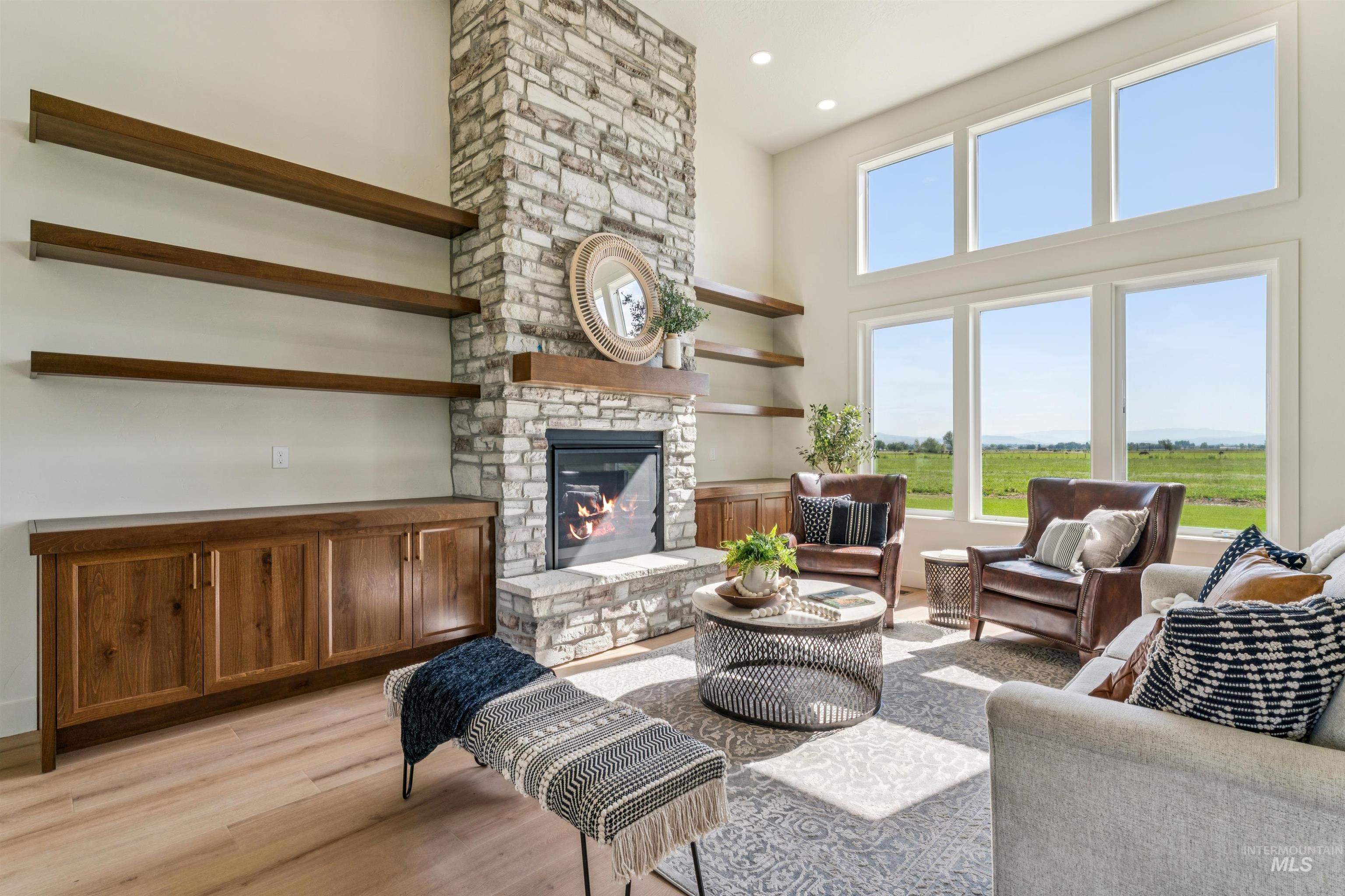 3990 Eleanor Ln