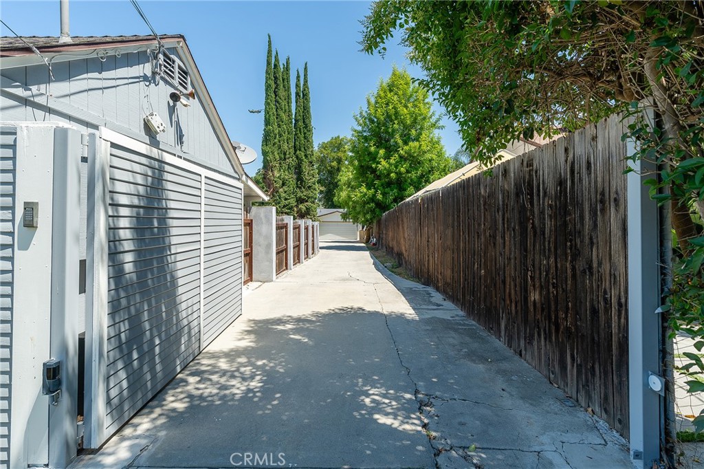 23049 Canzonet Street