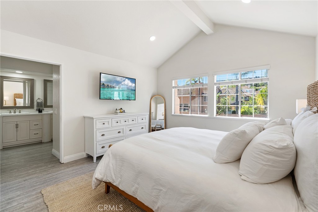 24637 Calle Largo
