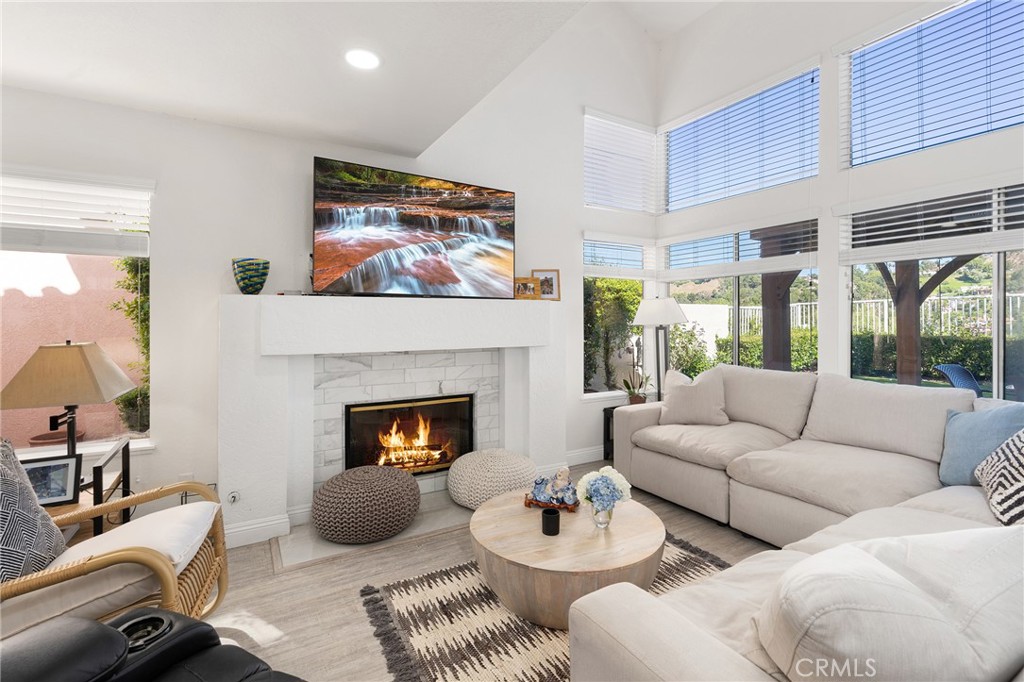 24637 Calle Largo