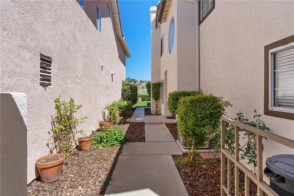 24637 Calle Largo