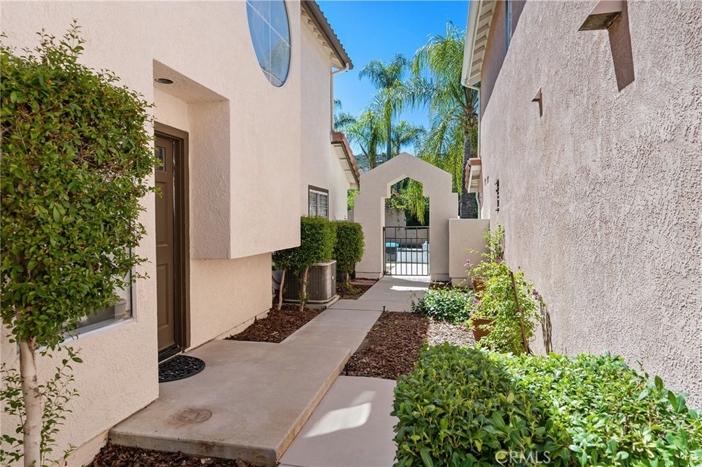 24637 Calle Largo