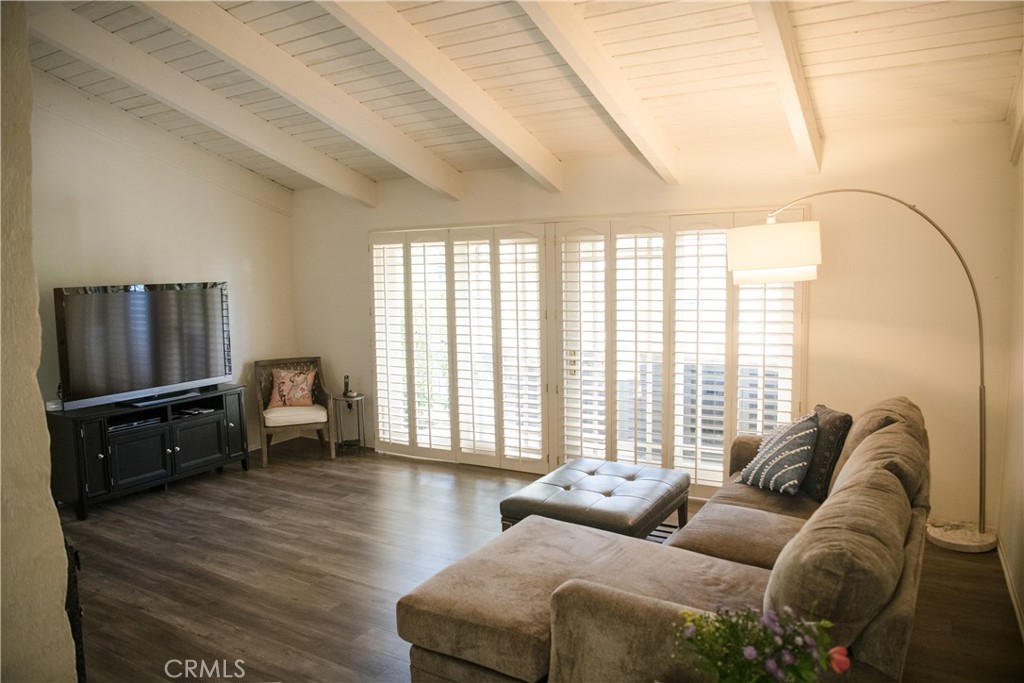 4705 Park Jacaranda