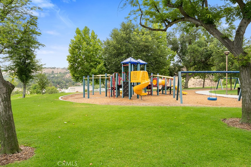 24687 Calle Largo